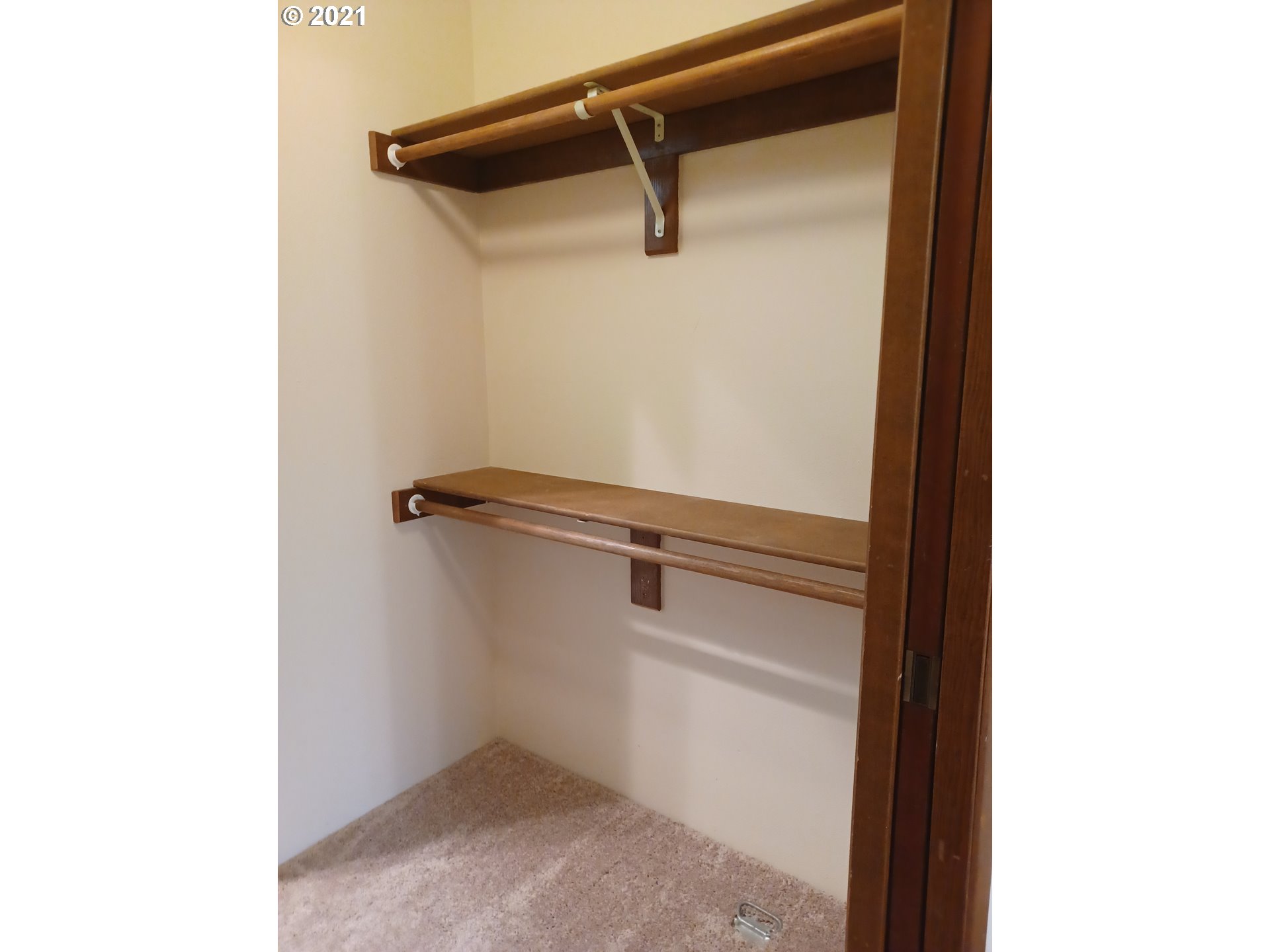 Photo #5: 21076916 Listing 