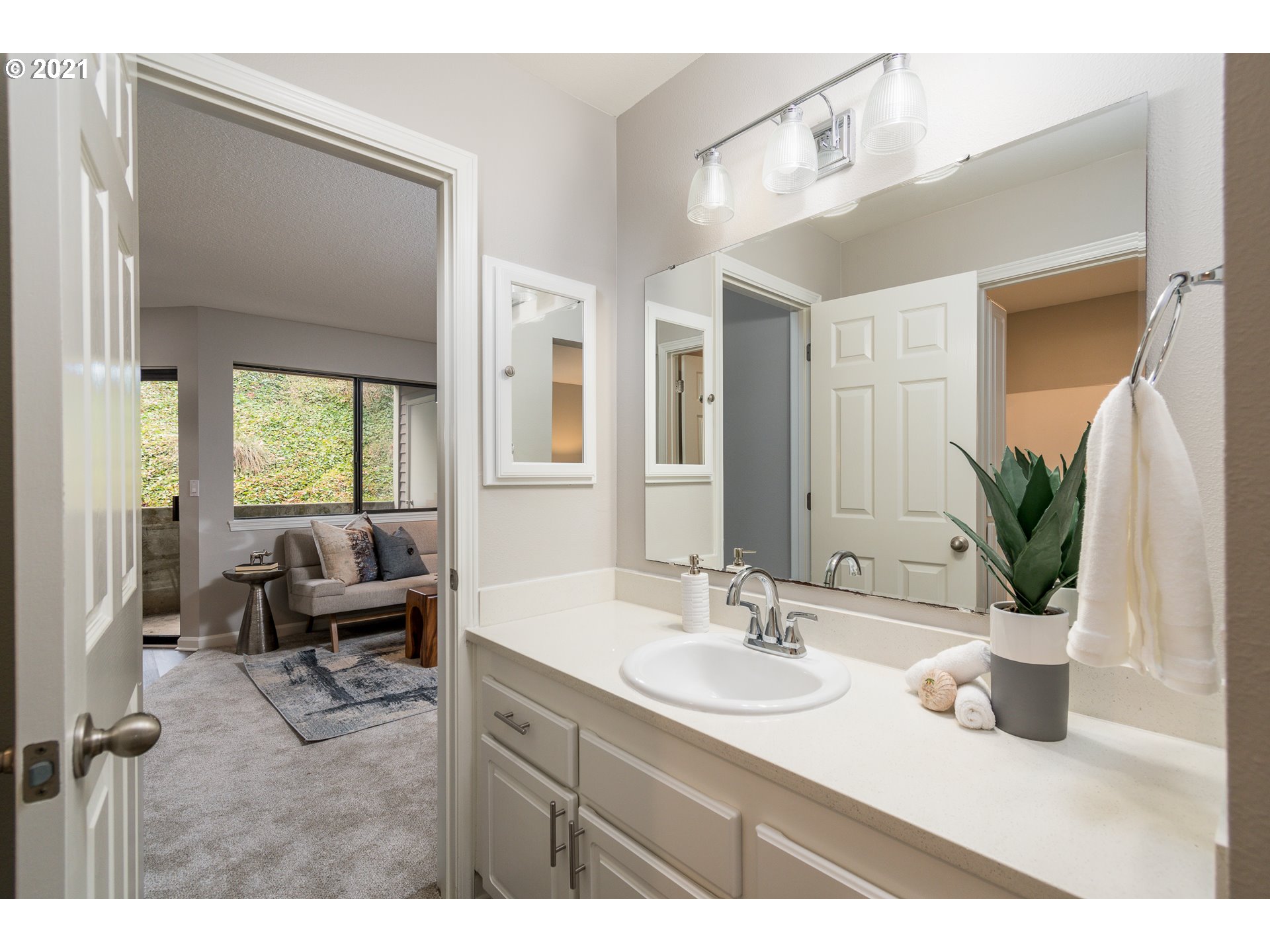 Photo #4: 21078515 Listing 