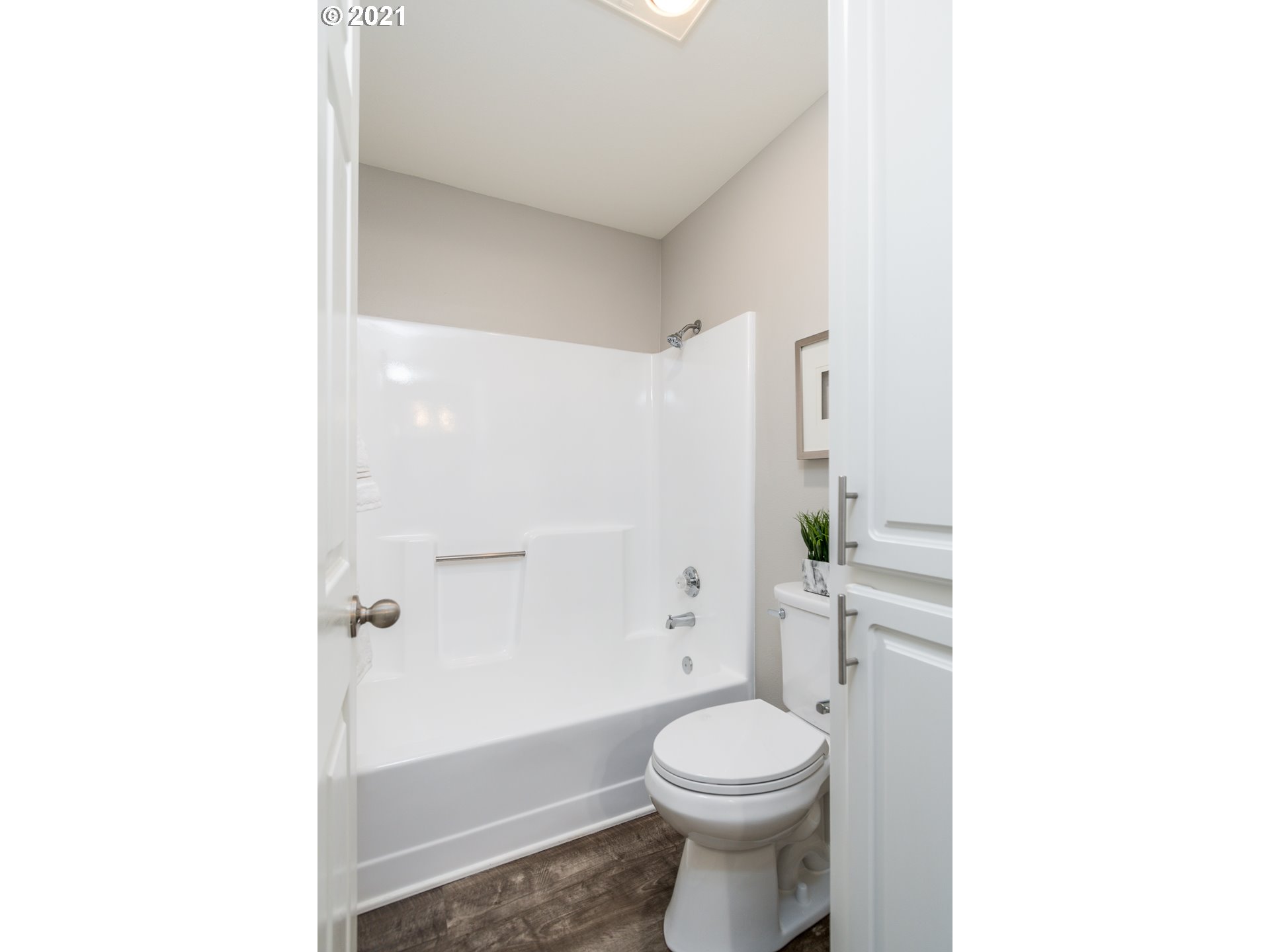 Photo #5: 21078515 Listing 