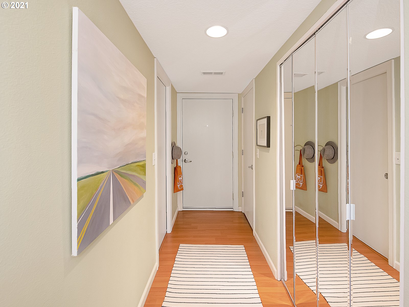 Photo #4: 21081669 Listing 
