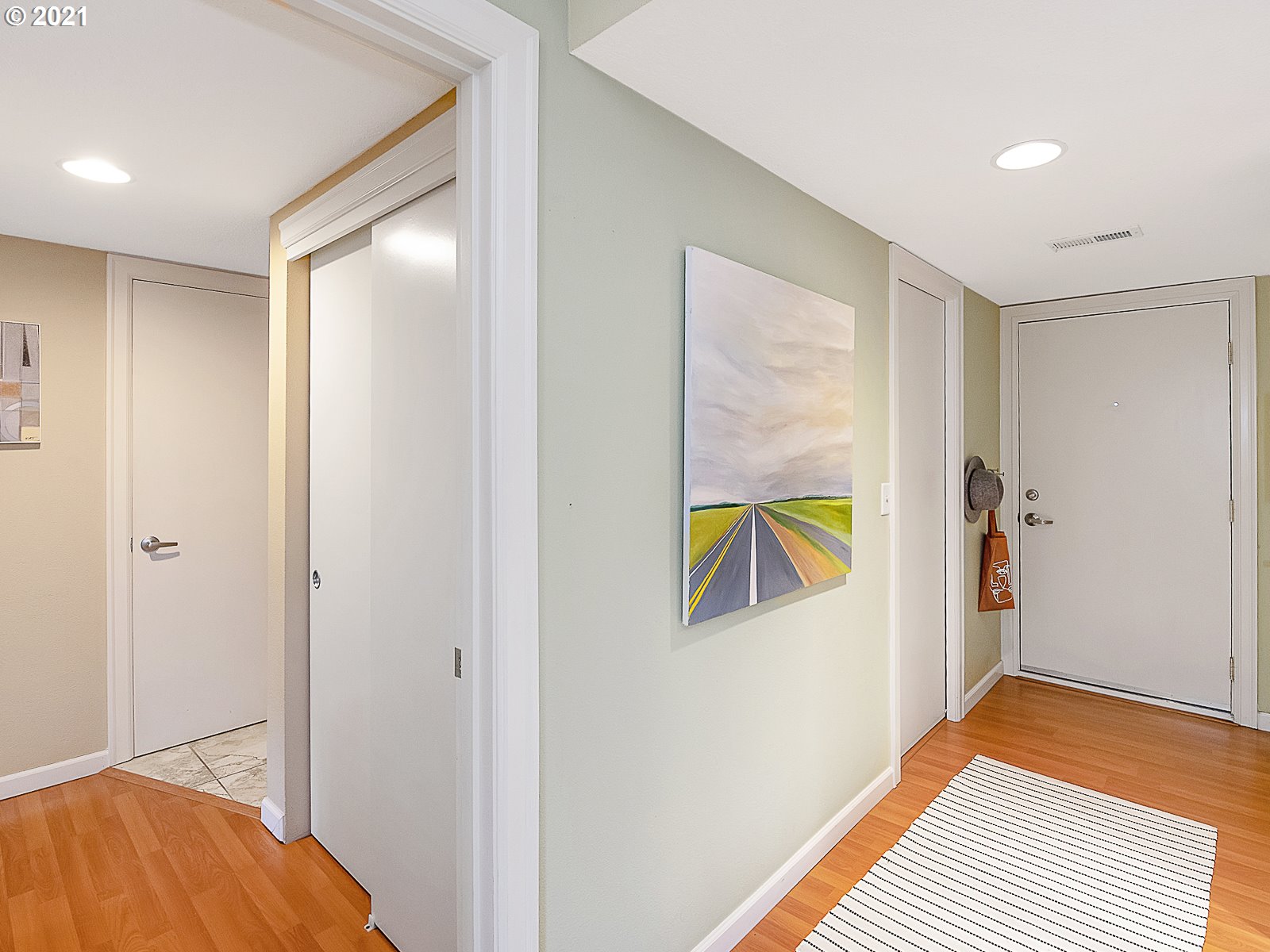 Photo #5: 21081669 Listing 