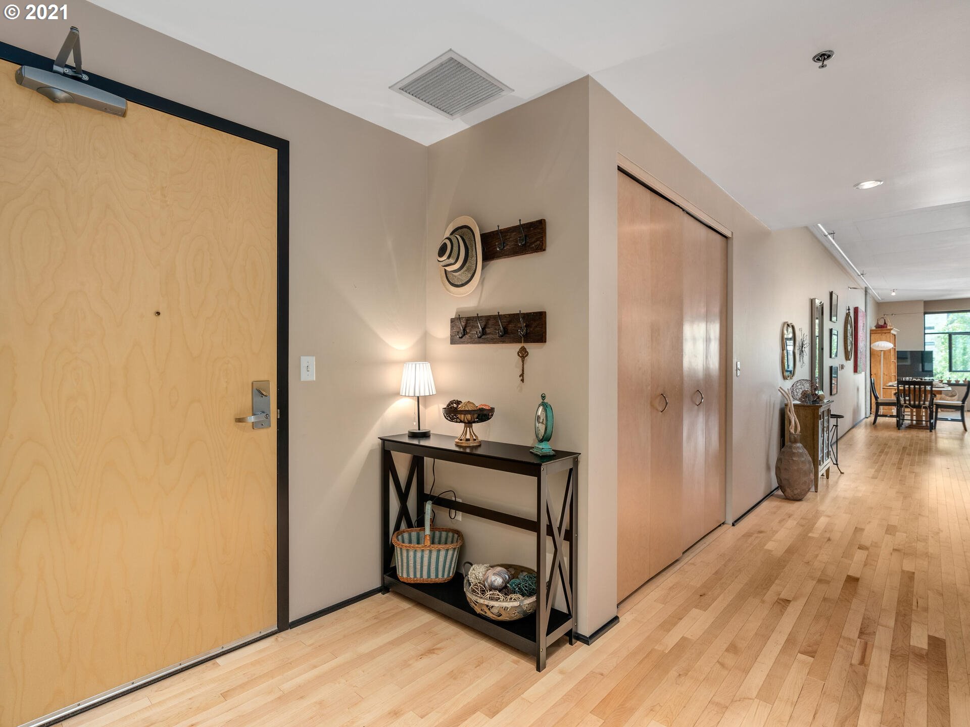 Photo #5: 21088235 Listing 