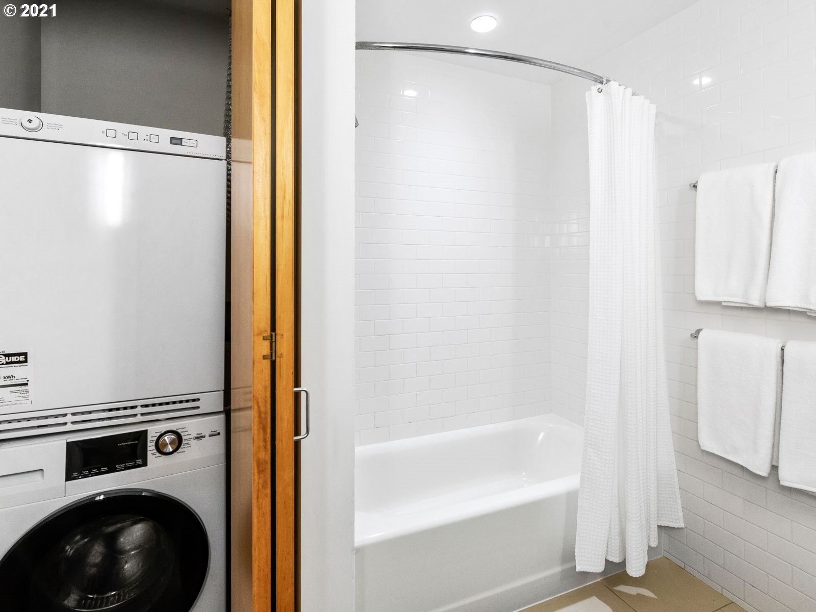 Photo #5: 21095841 Listing 