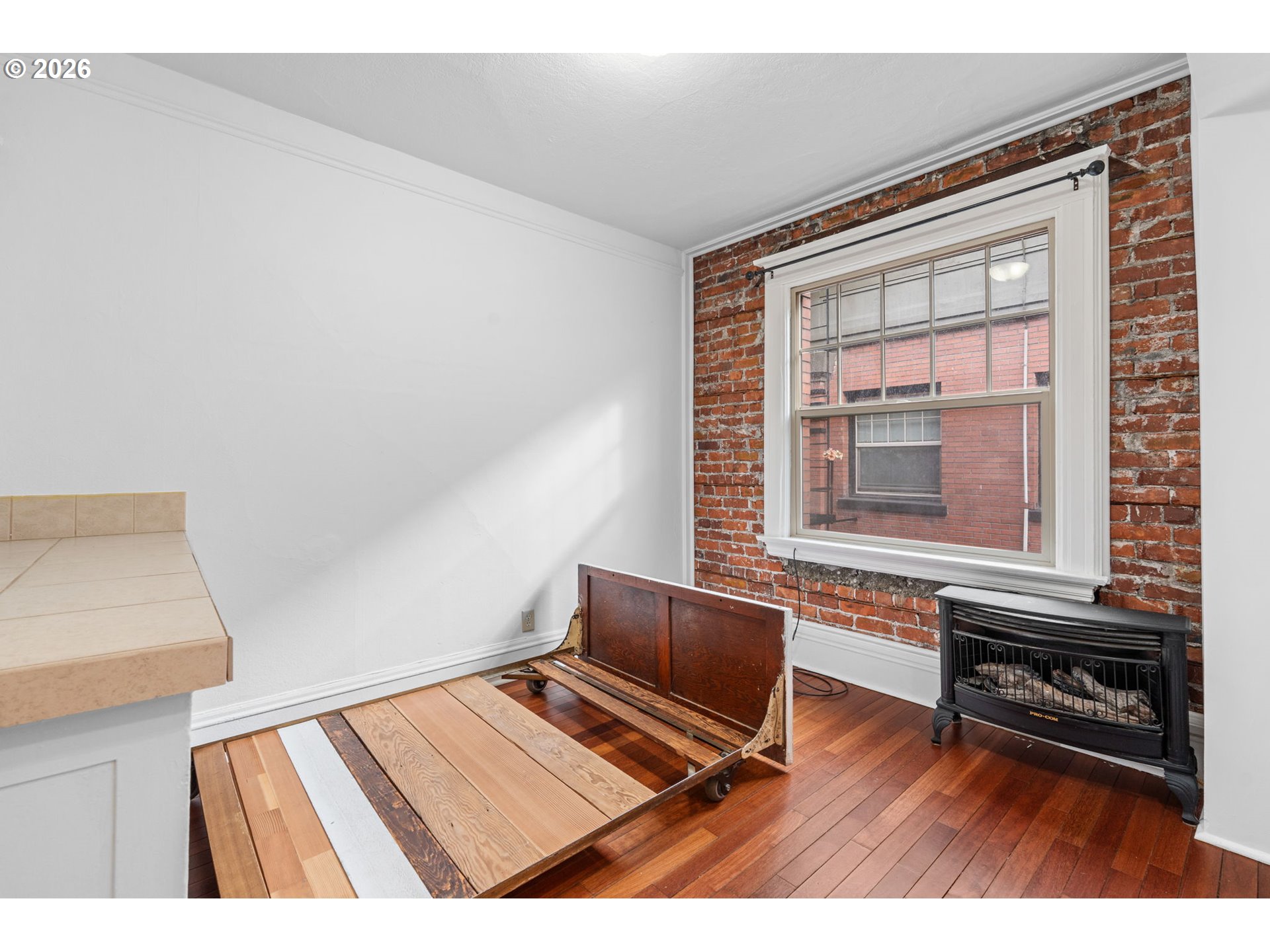 Photo #5: 210982259 Listing: Photo #5