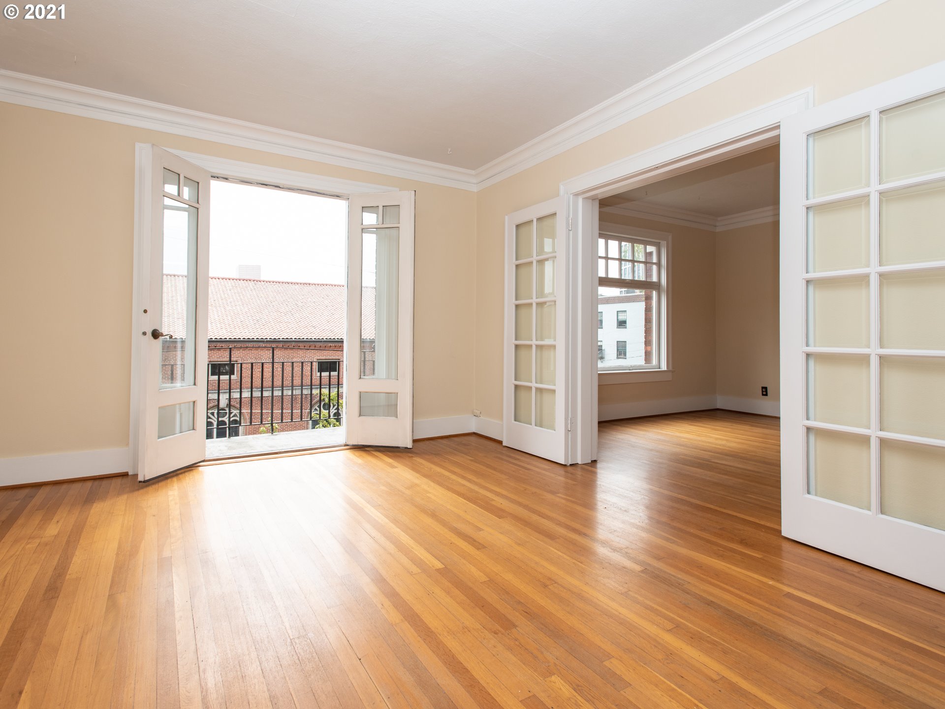 Photo #5: 21100983 Listing 