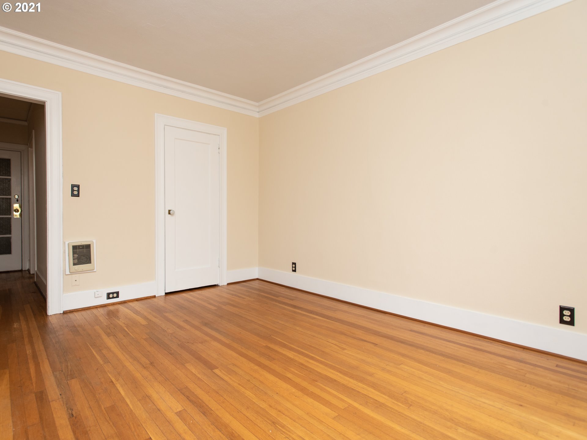 Photo #3: 21100983 Listing 