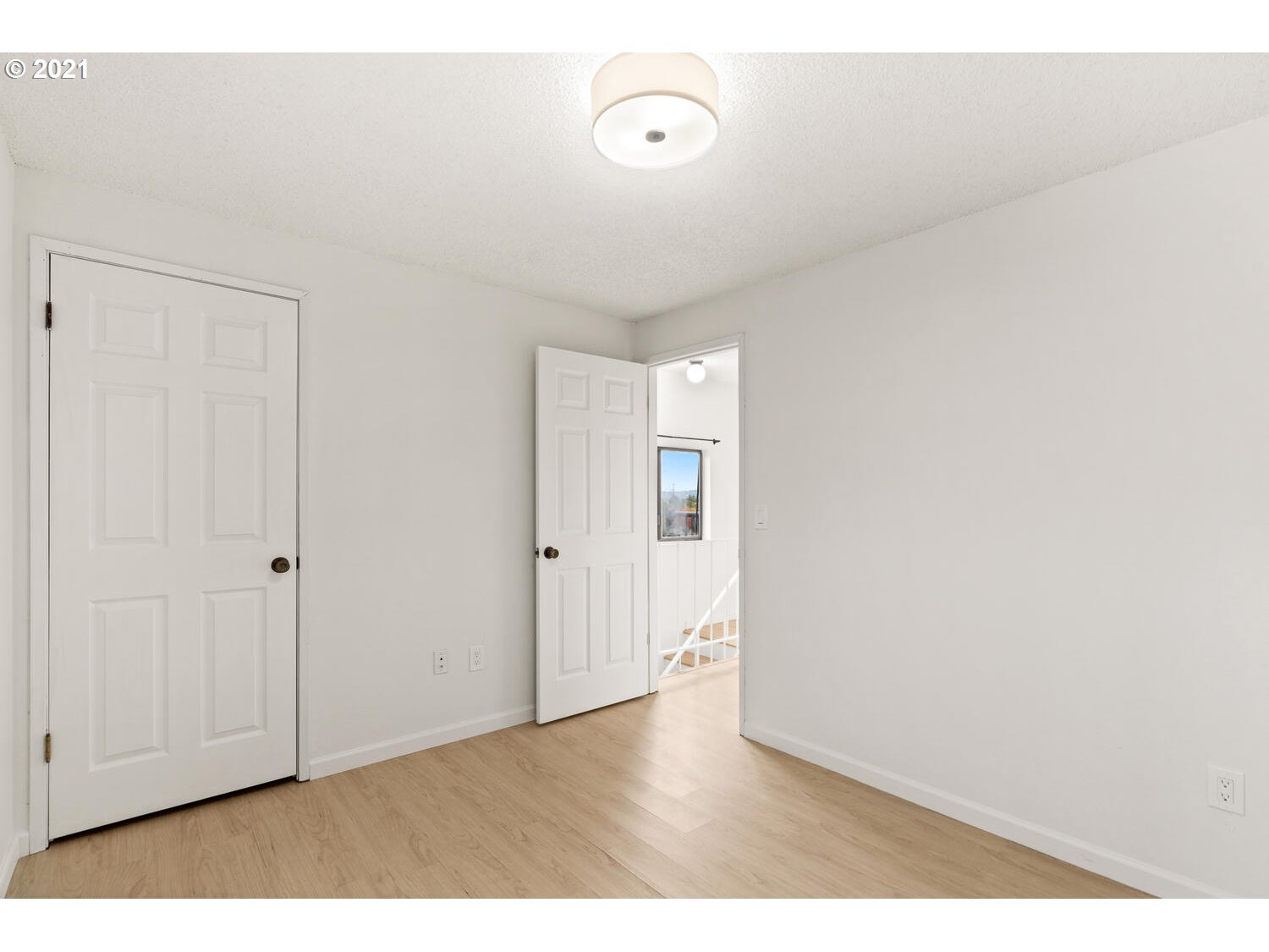 Photo #5: 21103054 Listing 