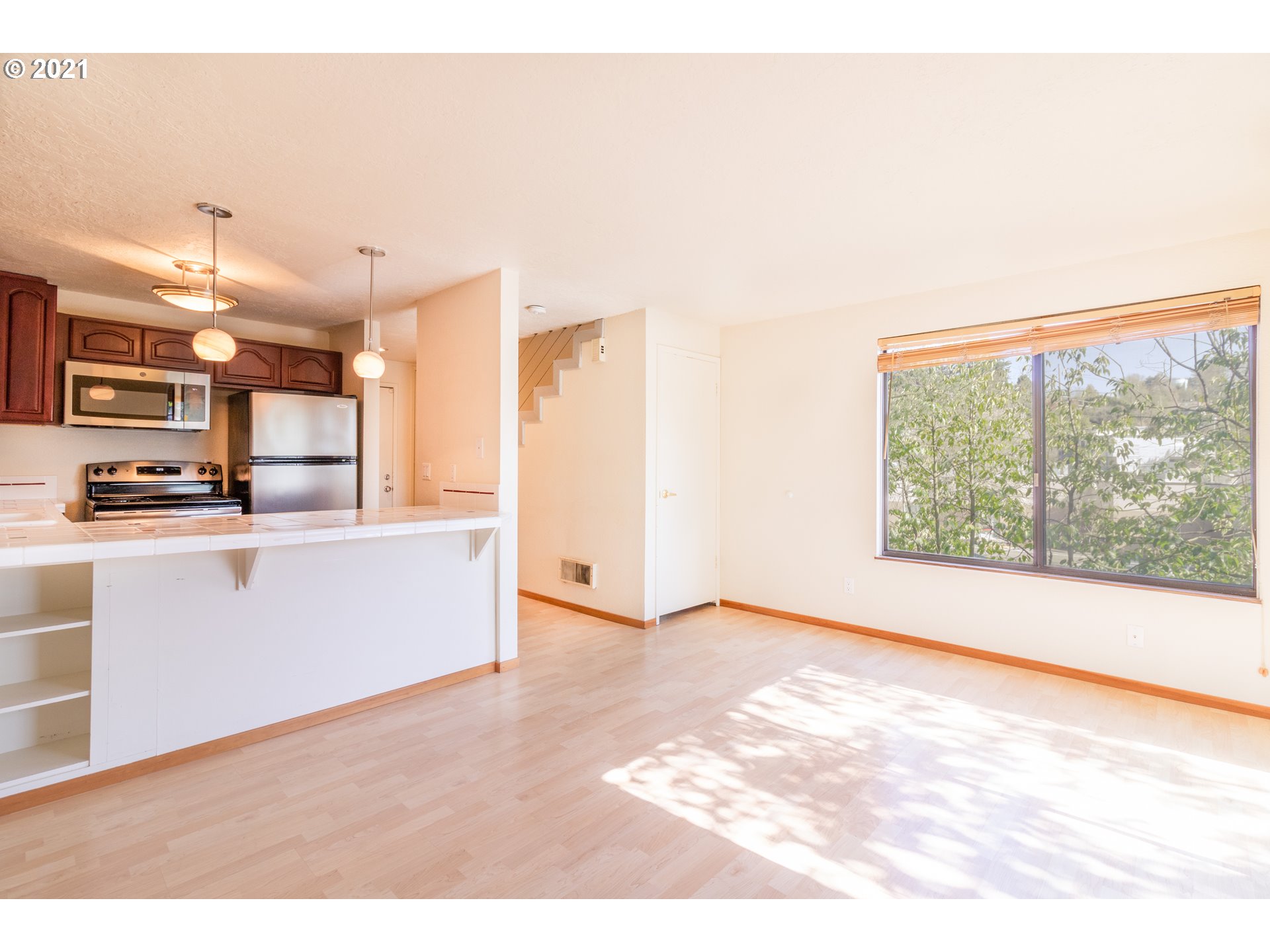 Photo #4: 21104049 Listing 