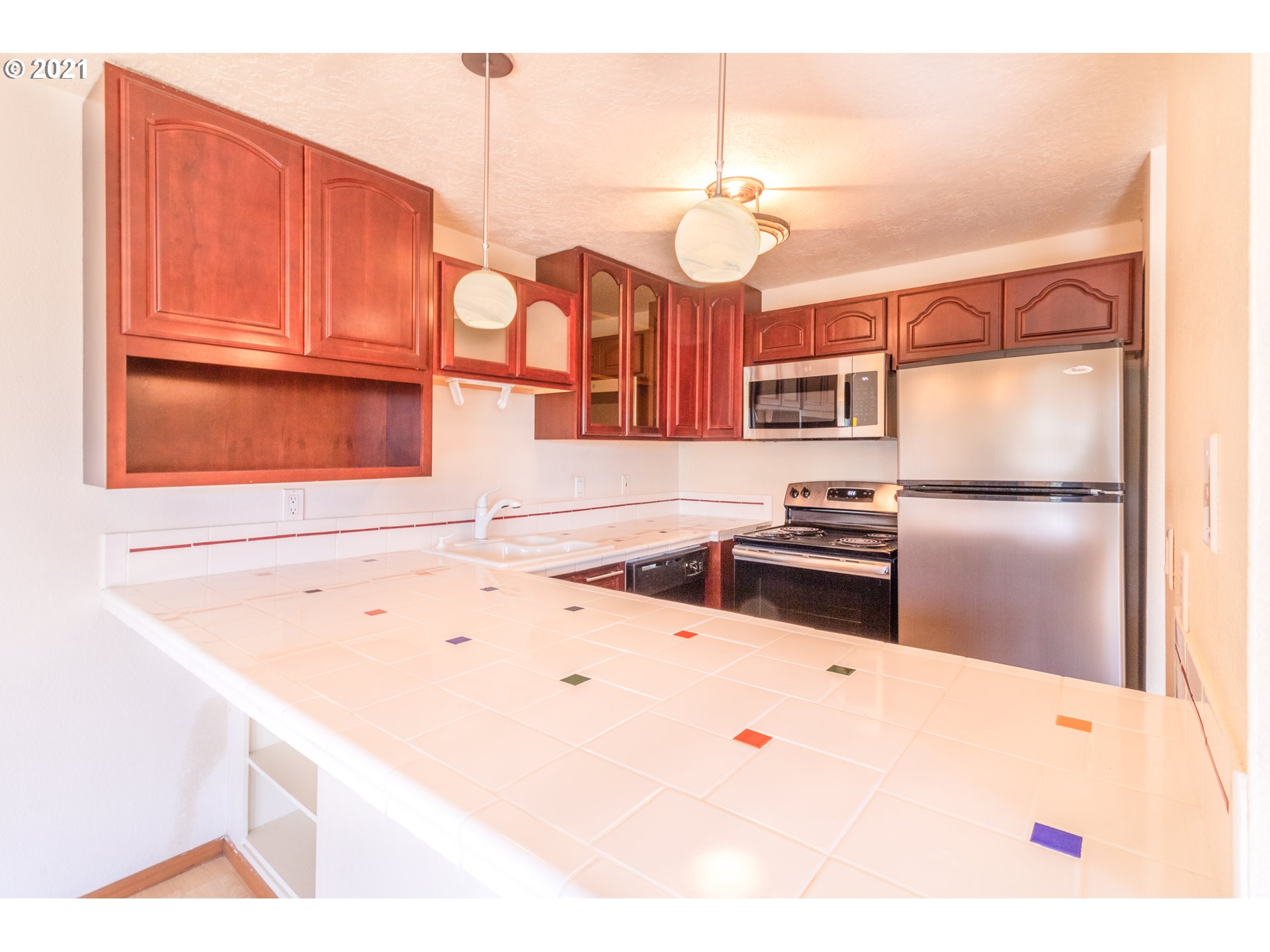 Photo #5: 21104049 Listing 
