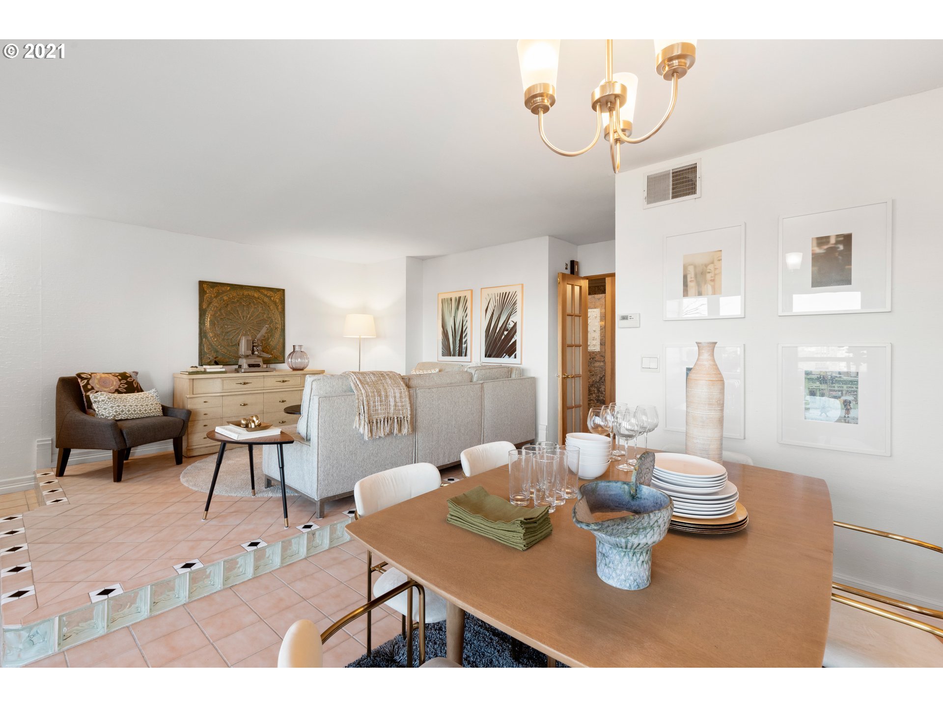 Photo #3: 21107730 Listing 