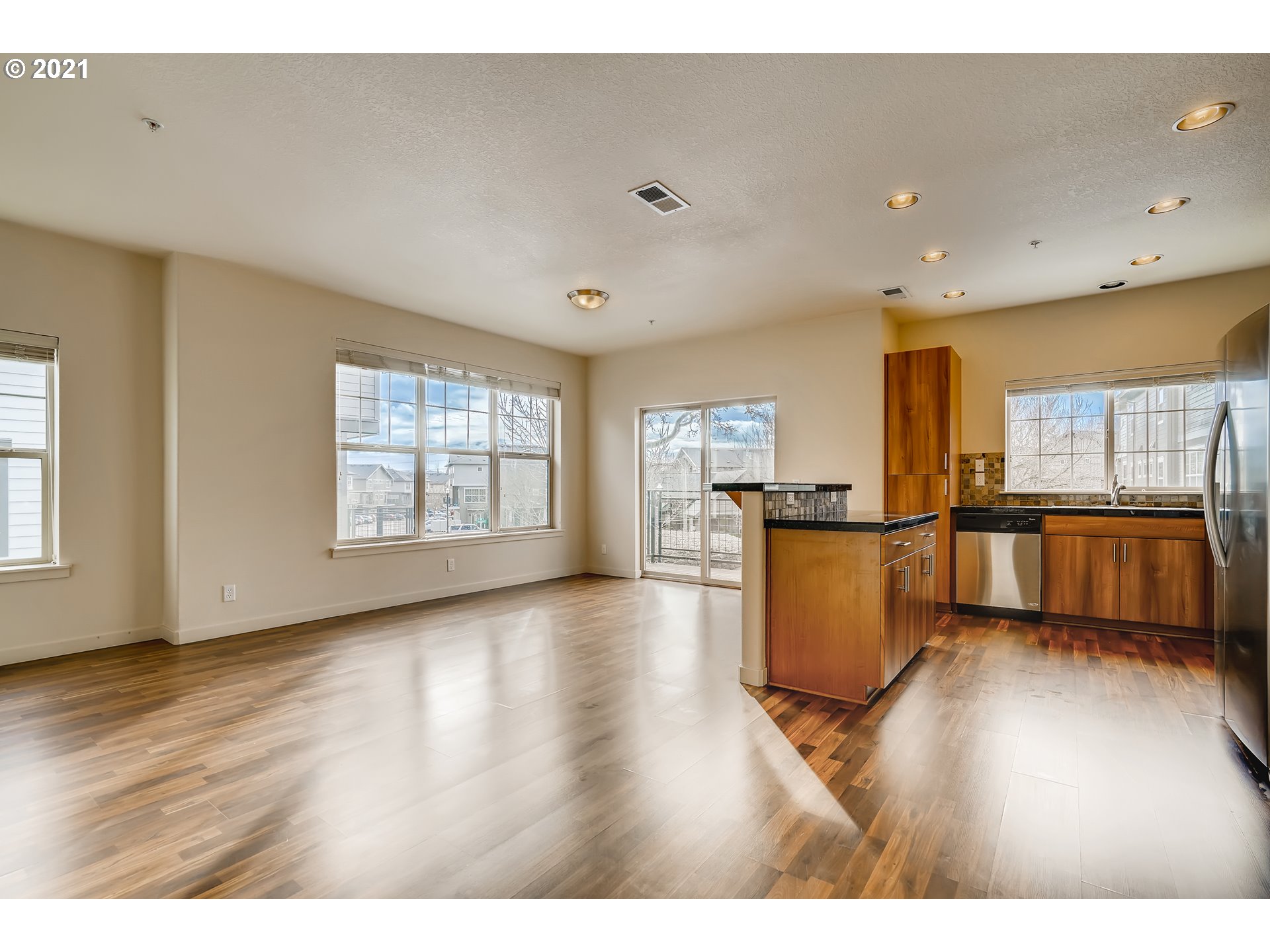 Photo #5: 21107878 Listing 