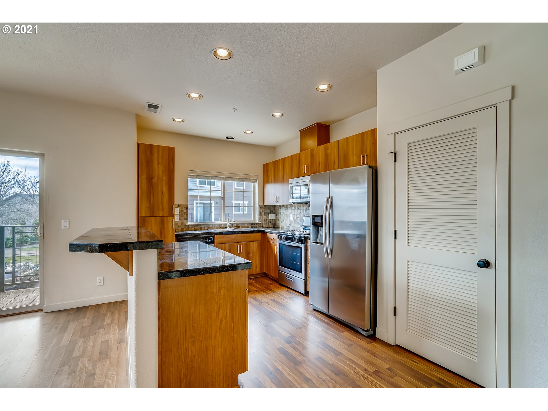Photo #6: 21107878 Listing 