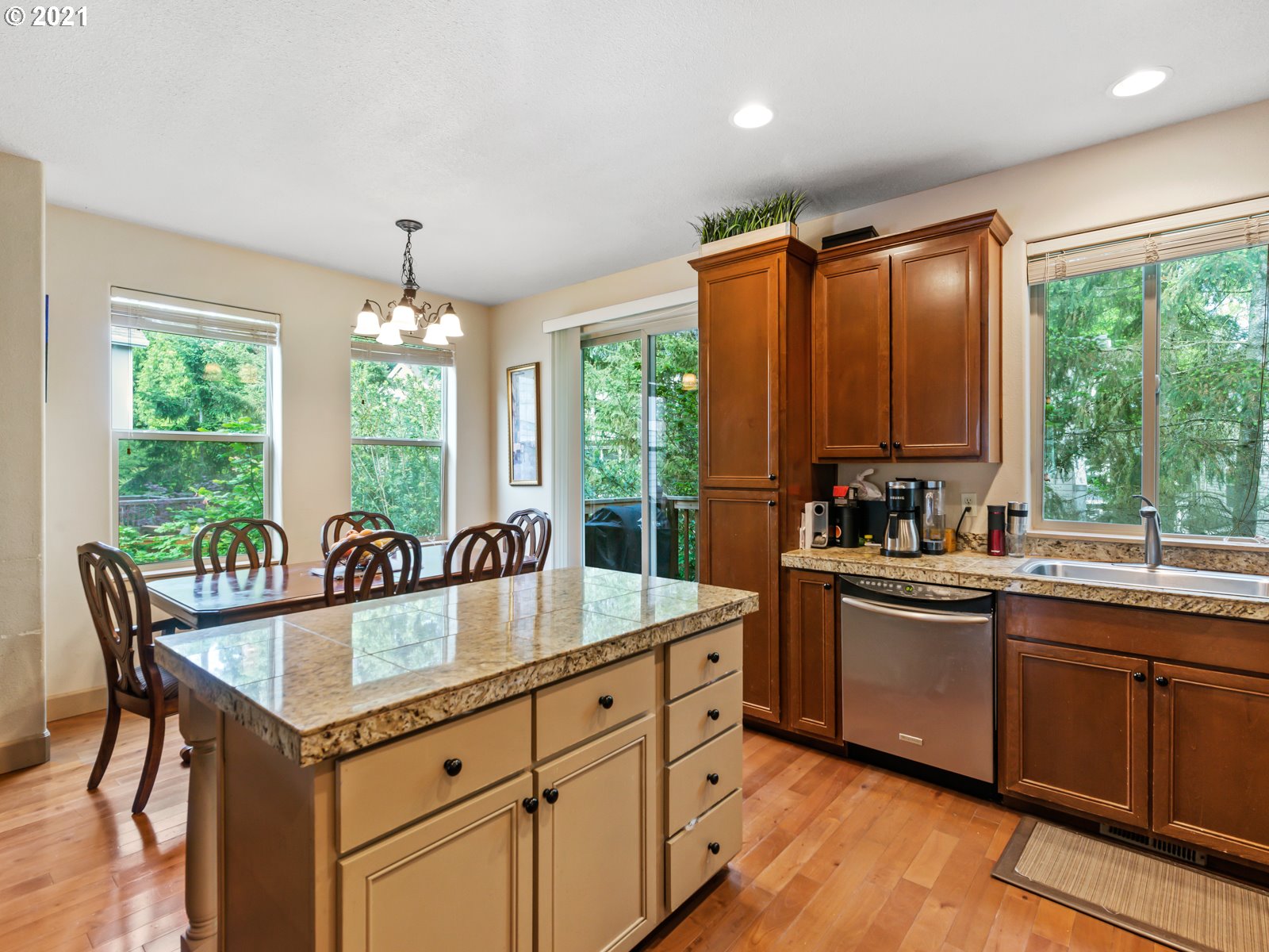 Photo #5: 21112307 Listing 