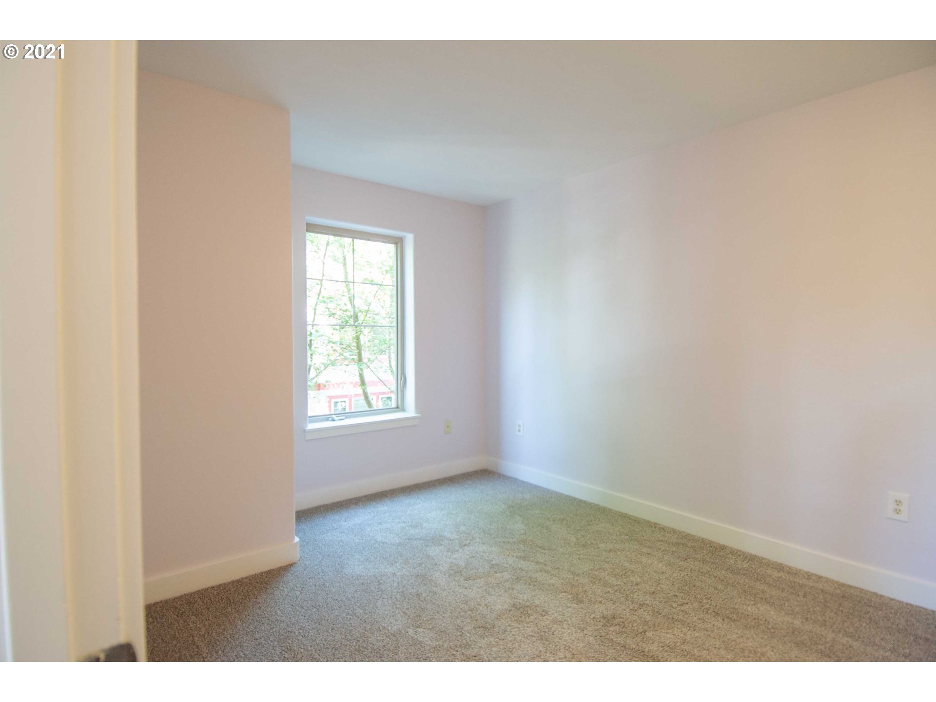 Photo #3: 21112776 Listing 