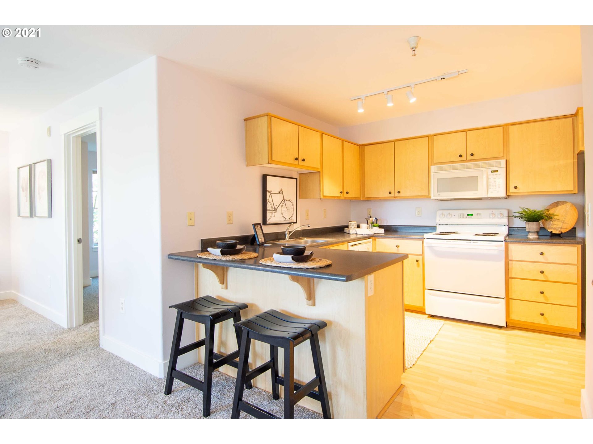 Photo #6: 21112776 Listing 
