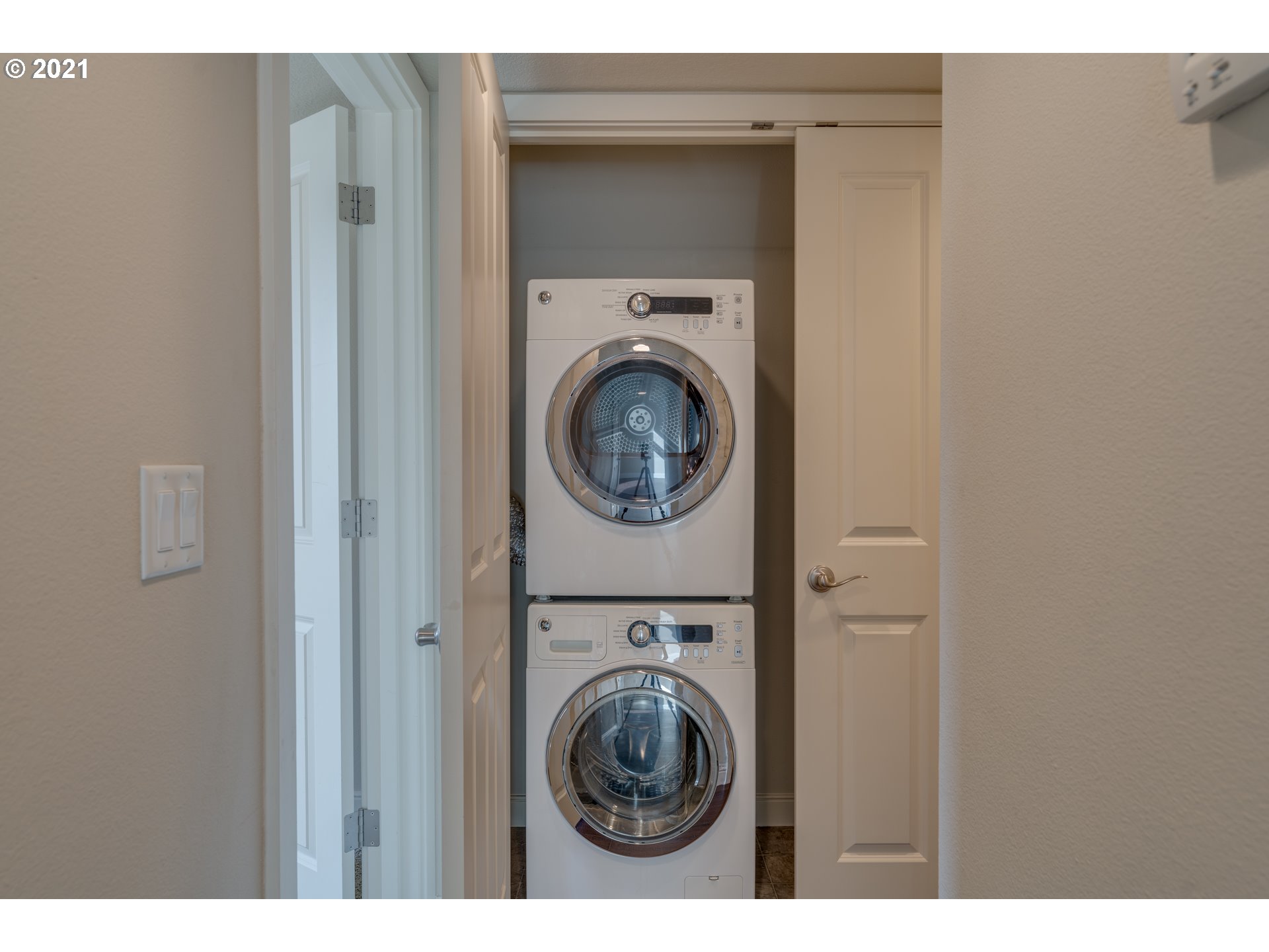 Photo #4: 21112930 Listing 