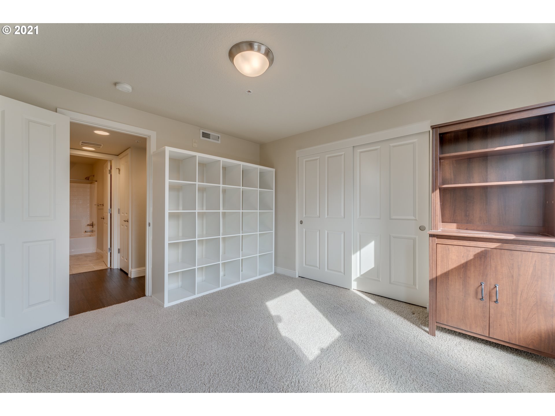 Photo #6: 21112930 Listing 