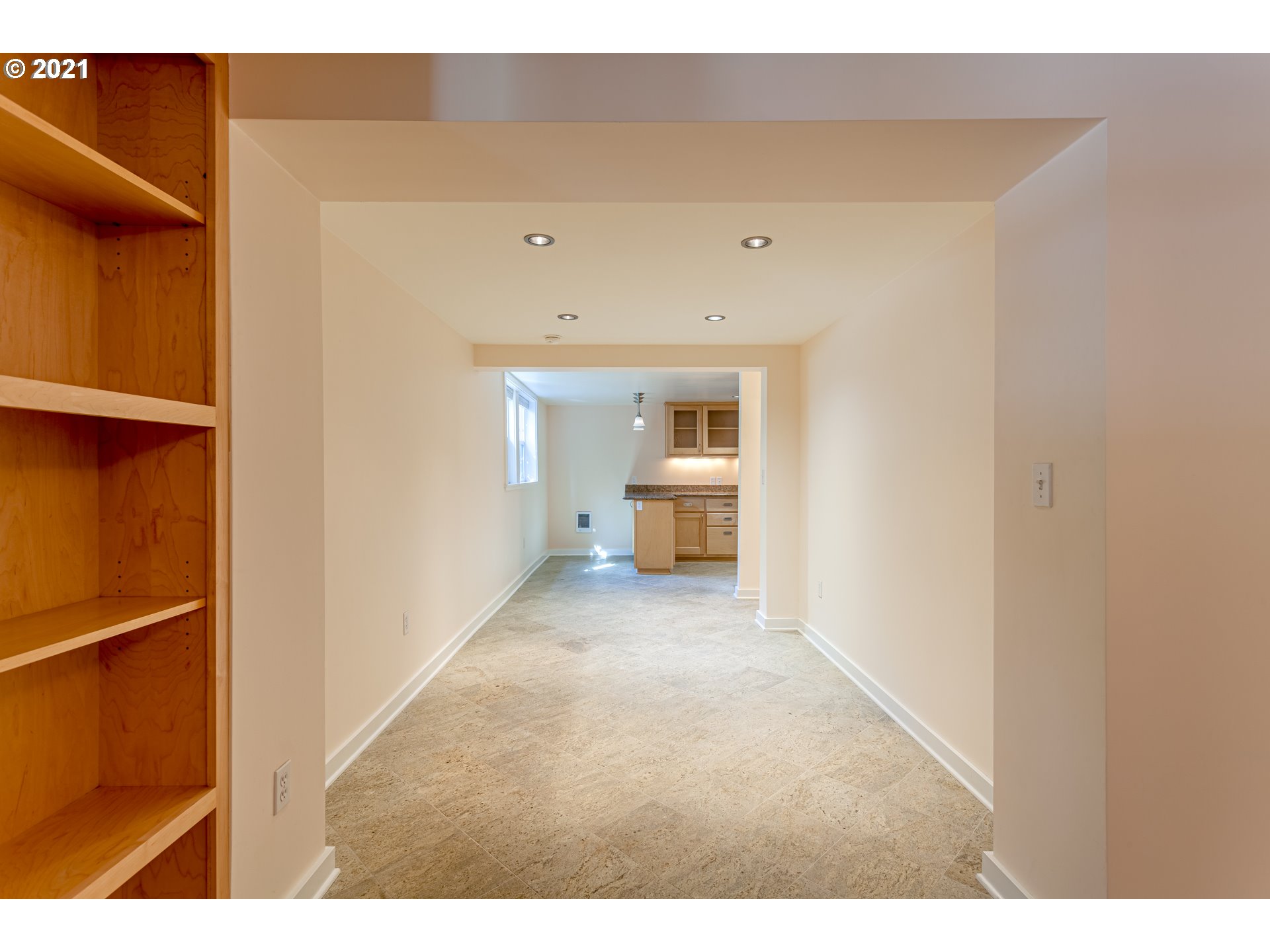 Photo #5: 21113701 Listing 