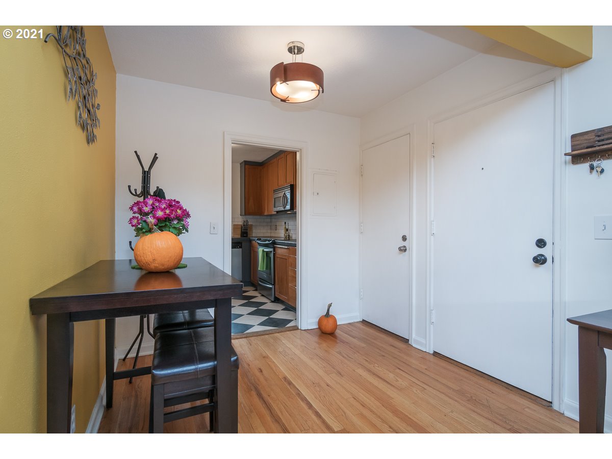 Photo #5: 21114304 Listing 