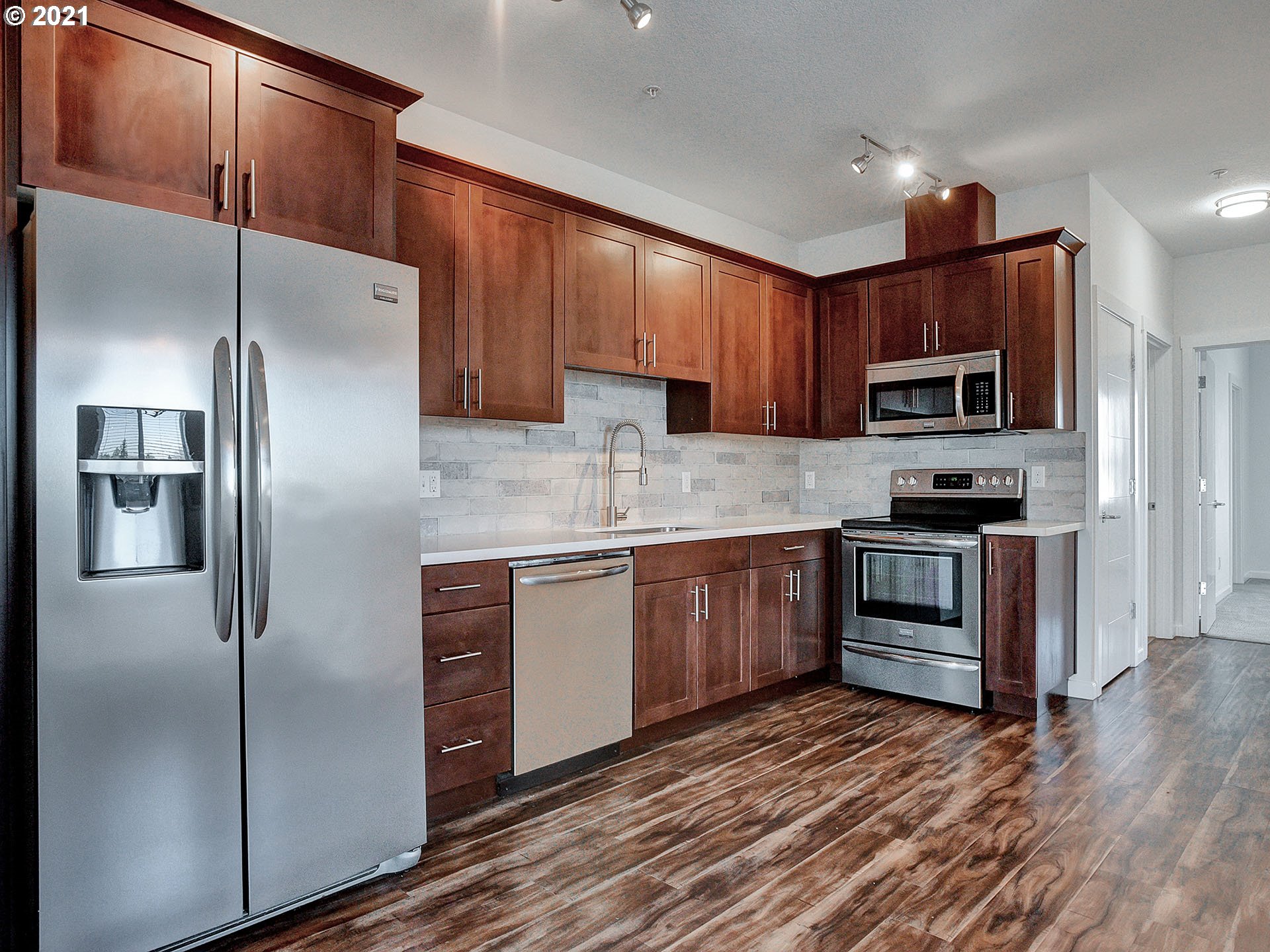Photo #6: 21114719 Listing 