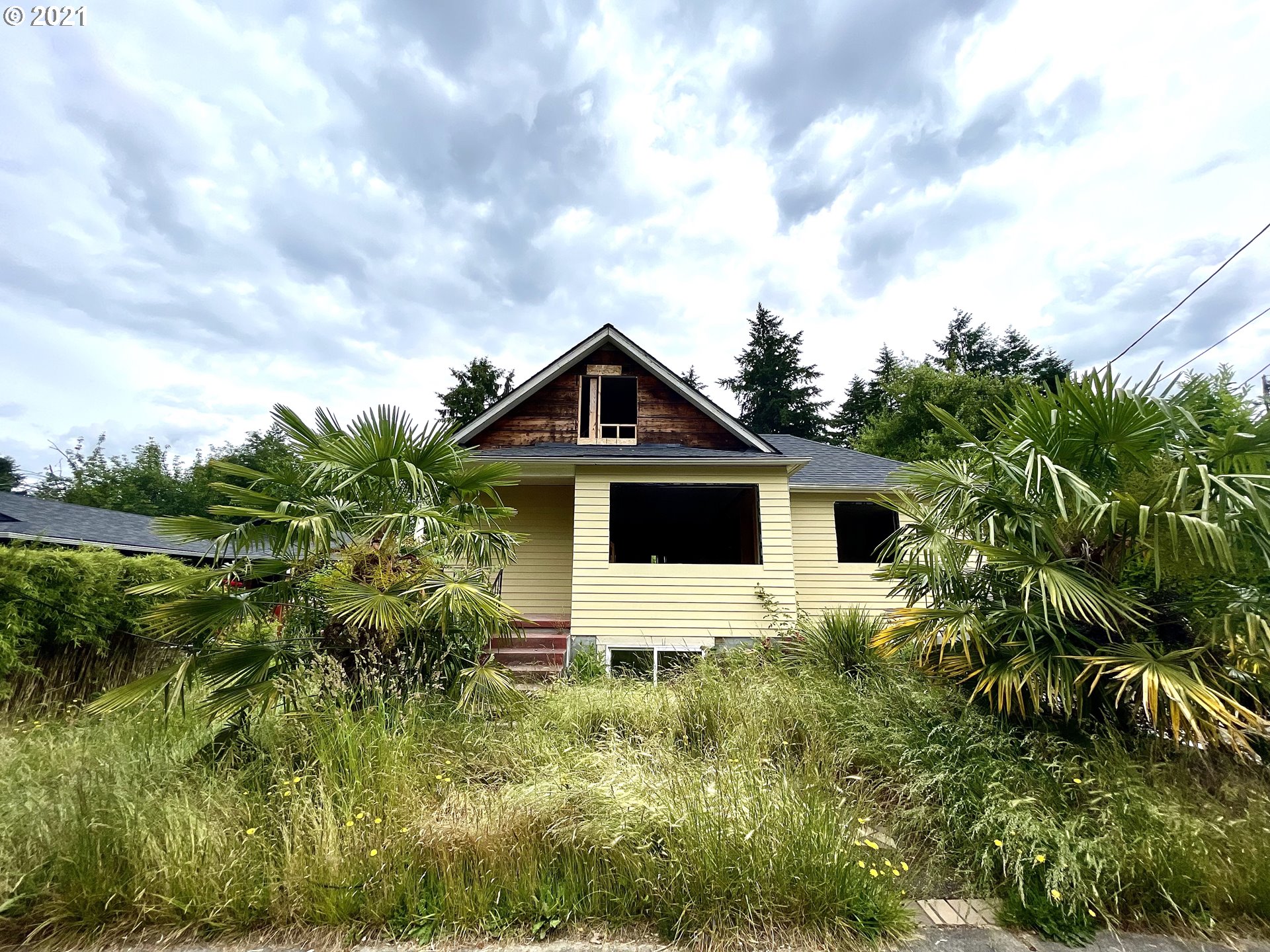 9223 N SENECA ST (1 of 14)