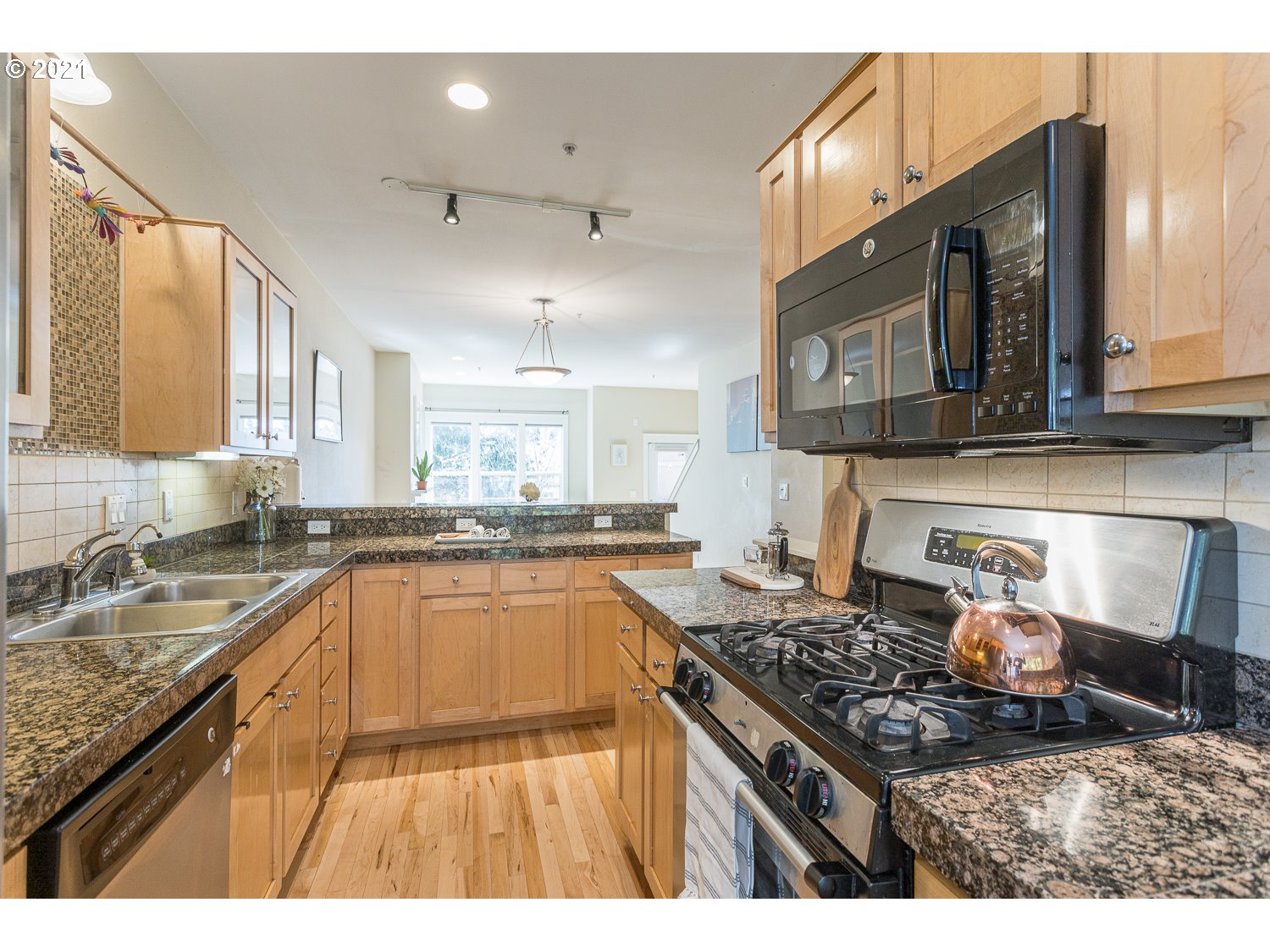 Photo #3: 21125160 Listing 