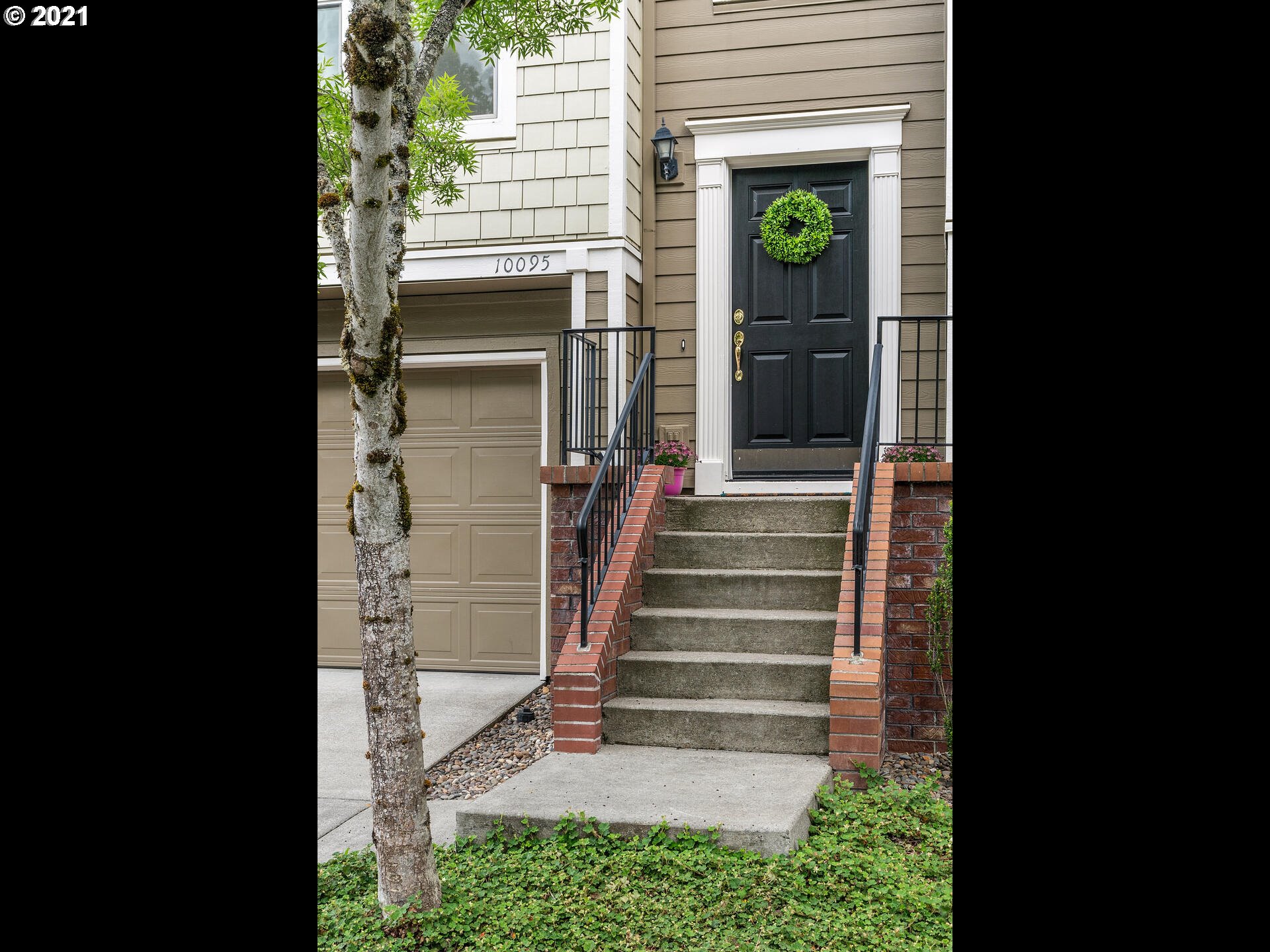 Photo #2: 21125647 Listing 