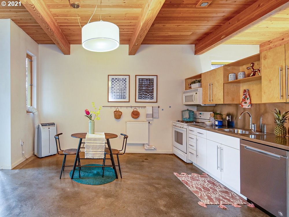 Photo #2: 21125648 Listing 