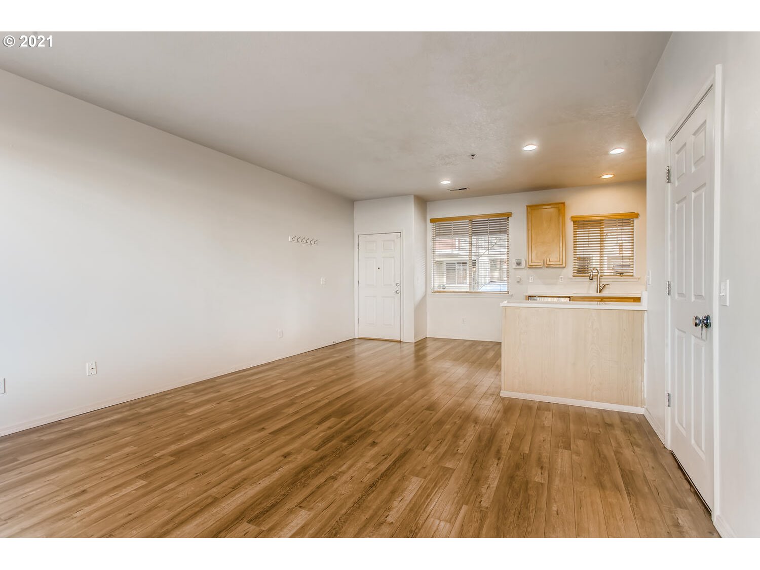 Photo #6: 21126094 Listing 