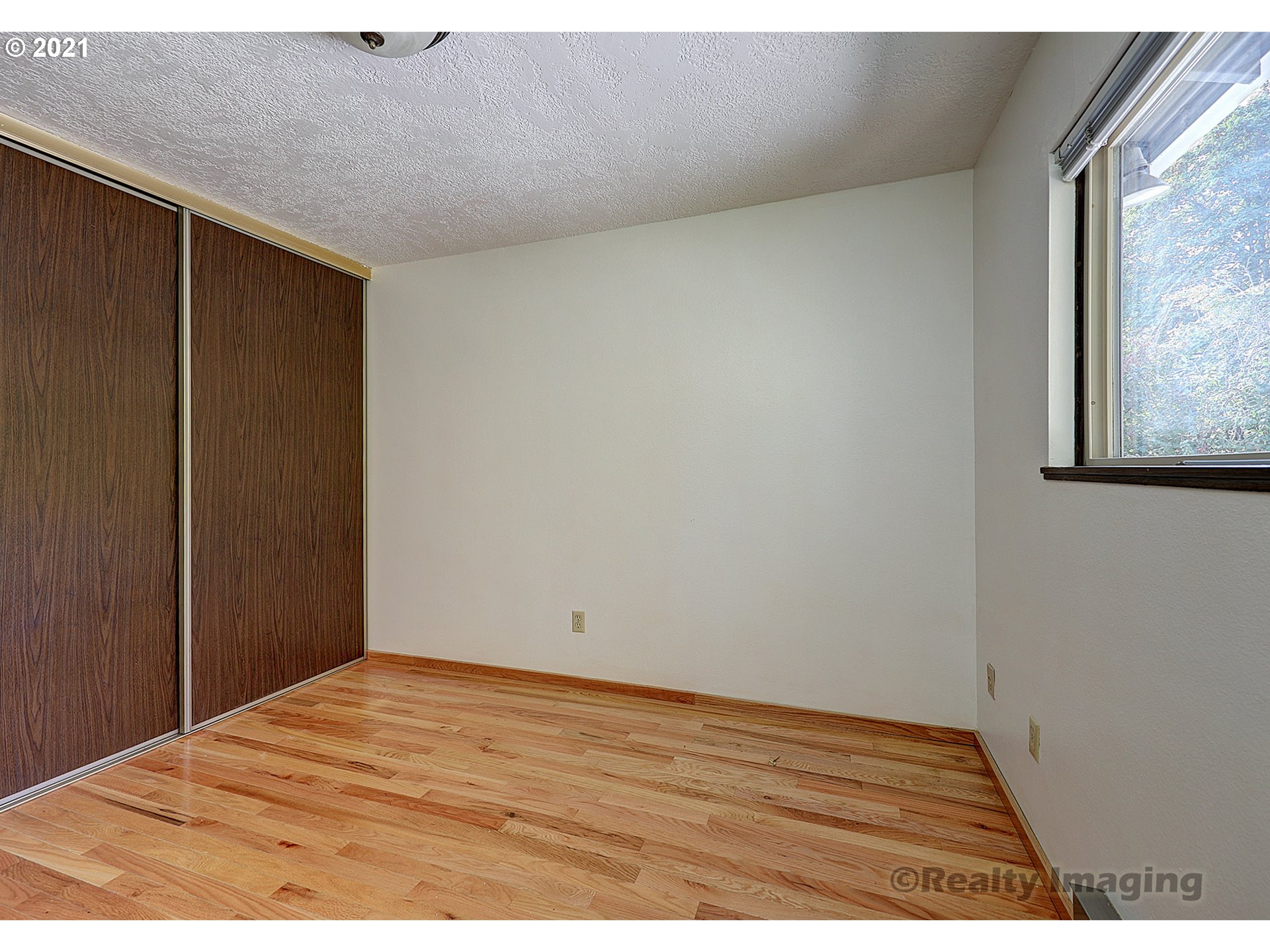 Photo #4: 21130353 Listing 