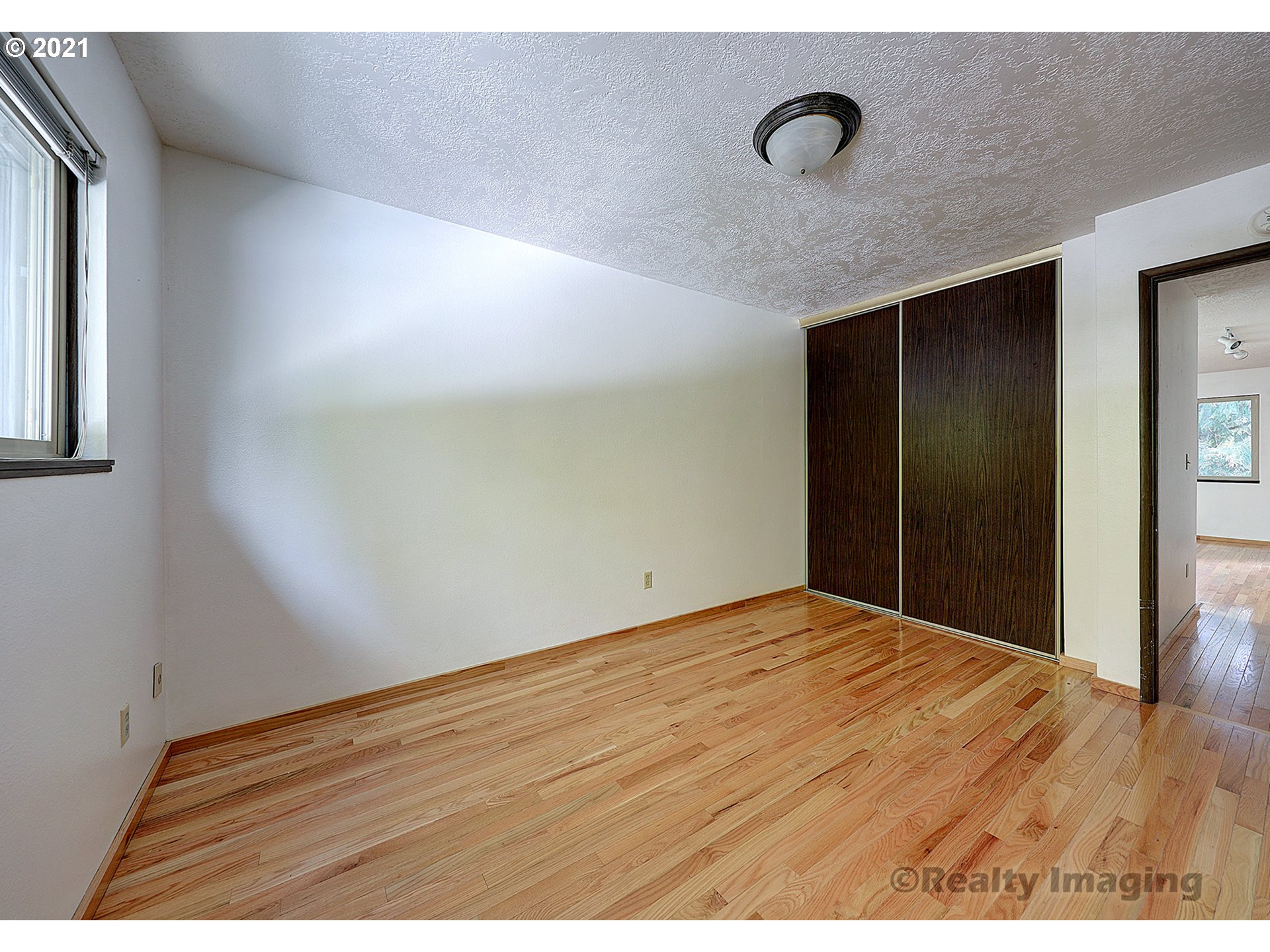 Photo #2: 21130353 Listing 