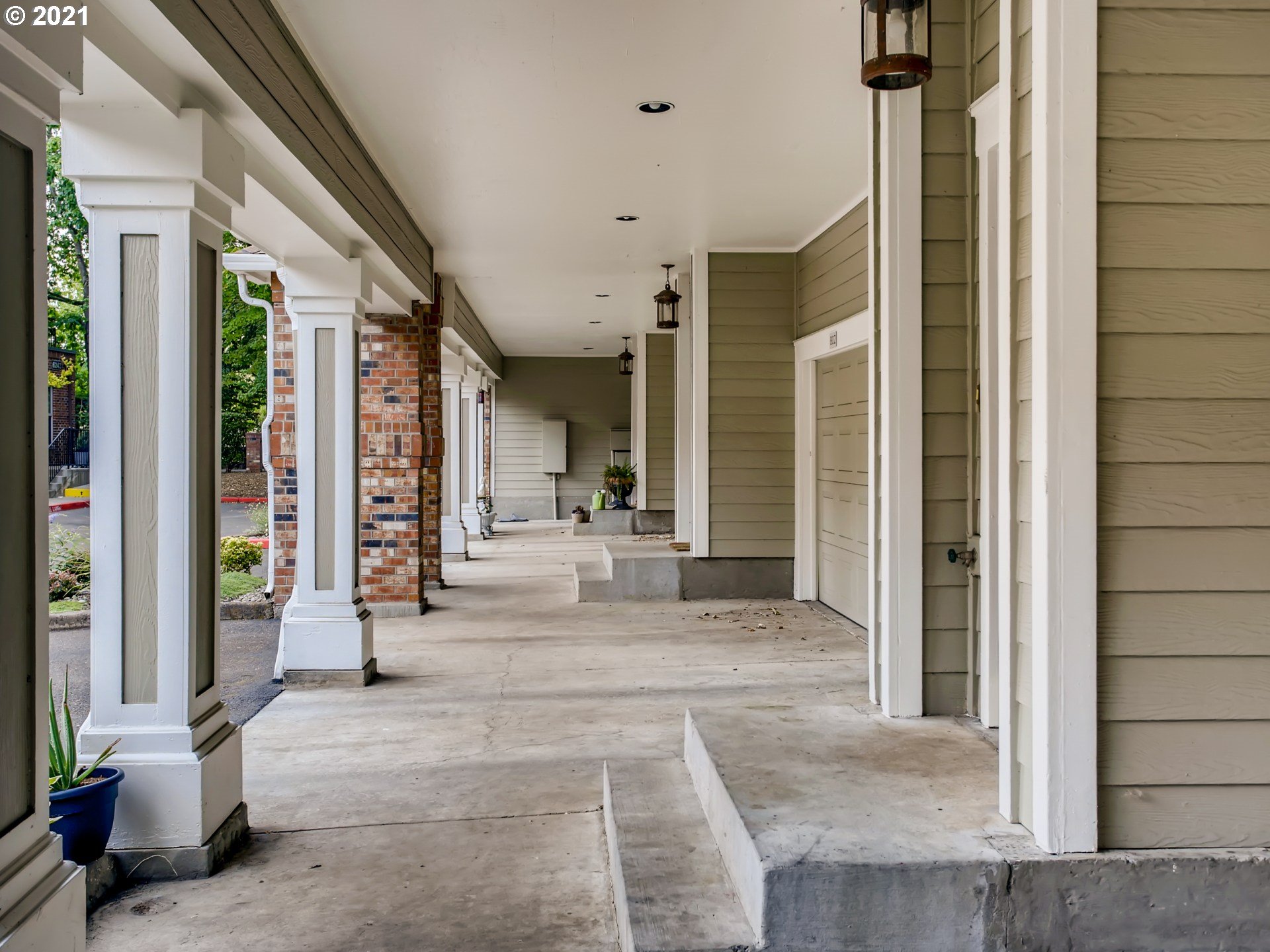 Photo #6: 21130771 Listing 