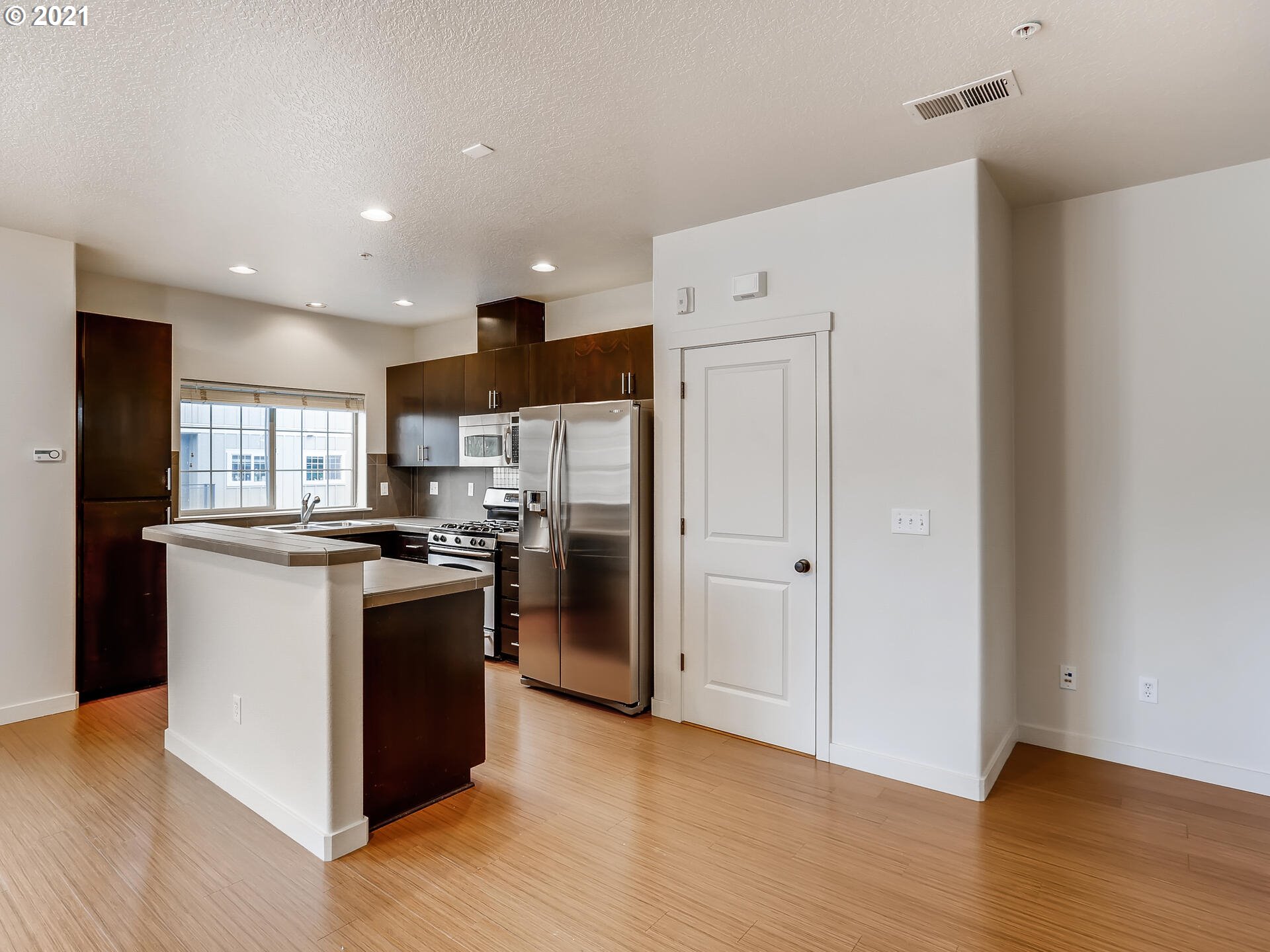 Photo #4: 21134250 Listing 