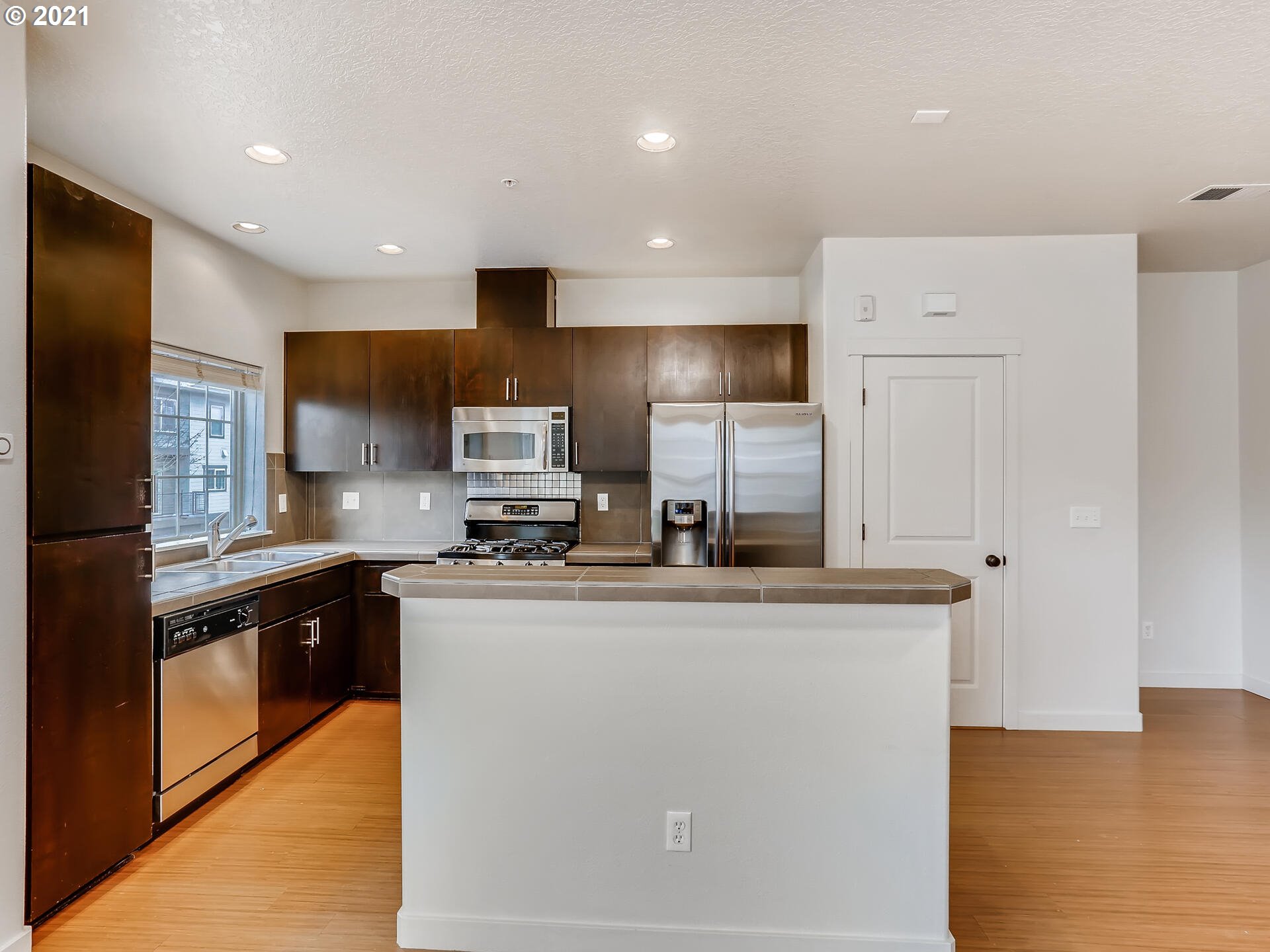 Photo #6: 21134250 Listing 