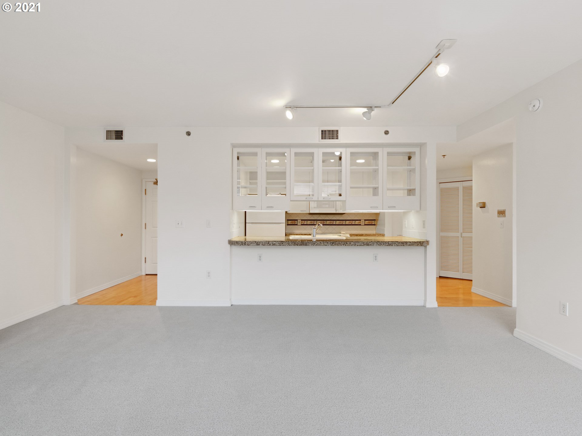 Photo #5: 21137234 Listing 
