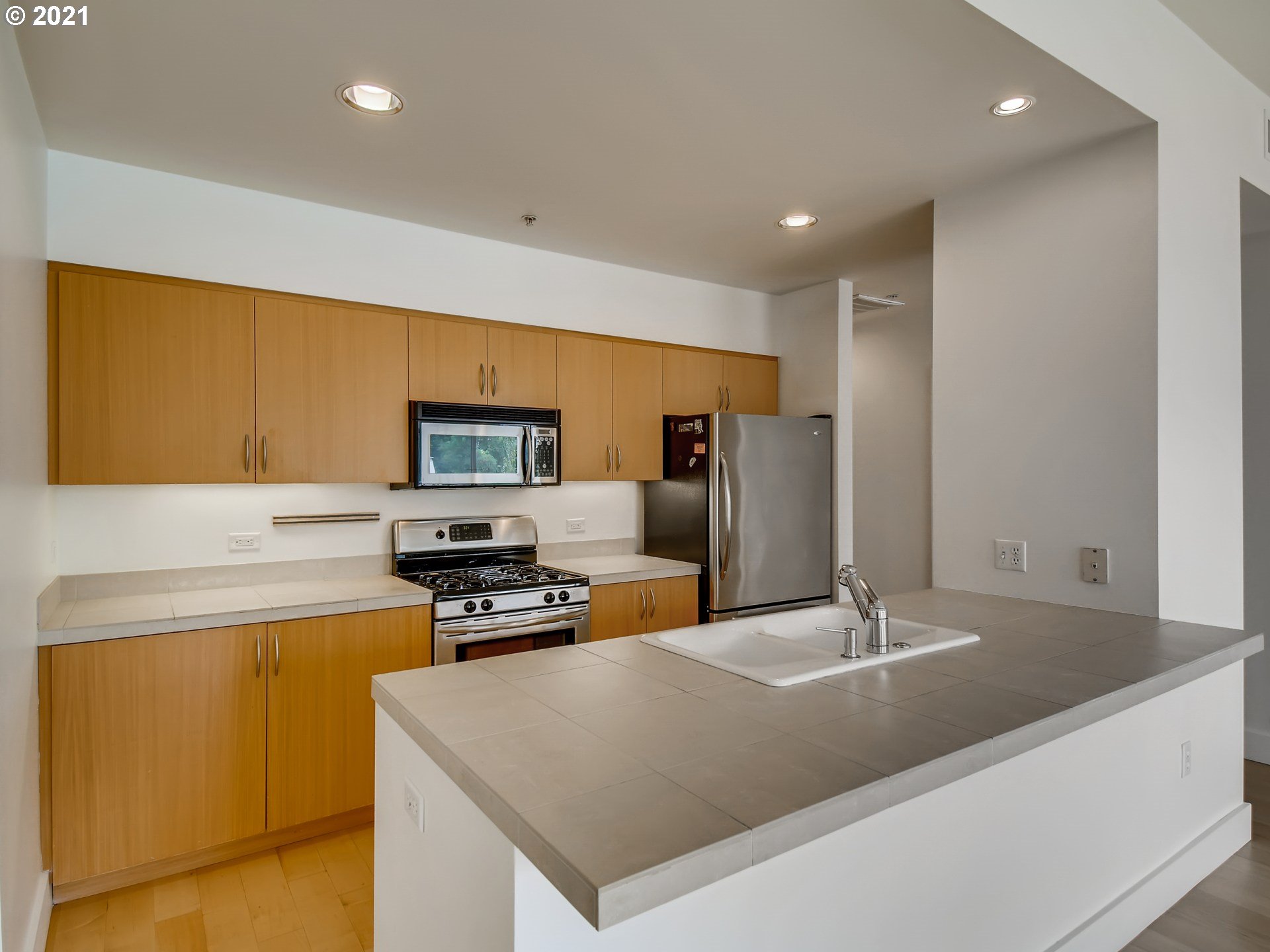Photo #2: 21139817 Listing 