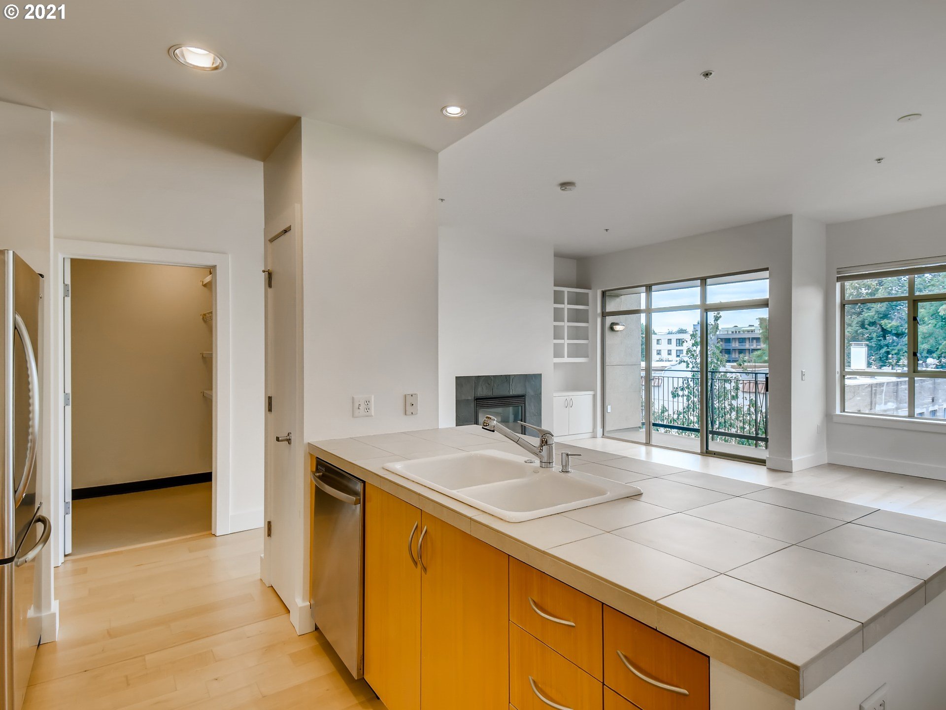 Photo #3: 21139817 Listing 