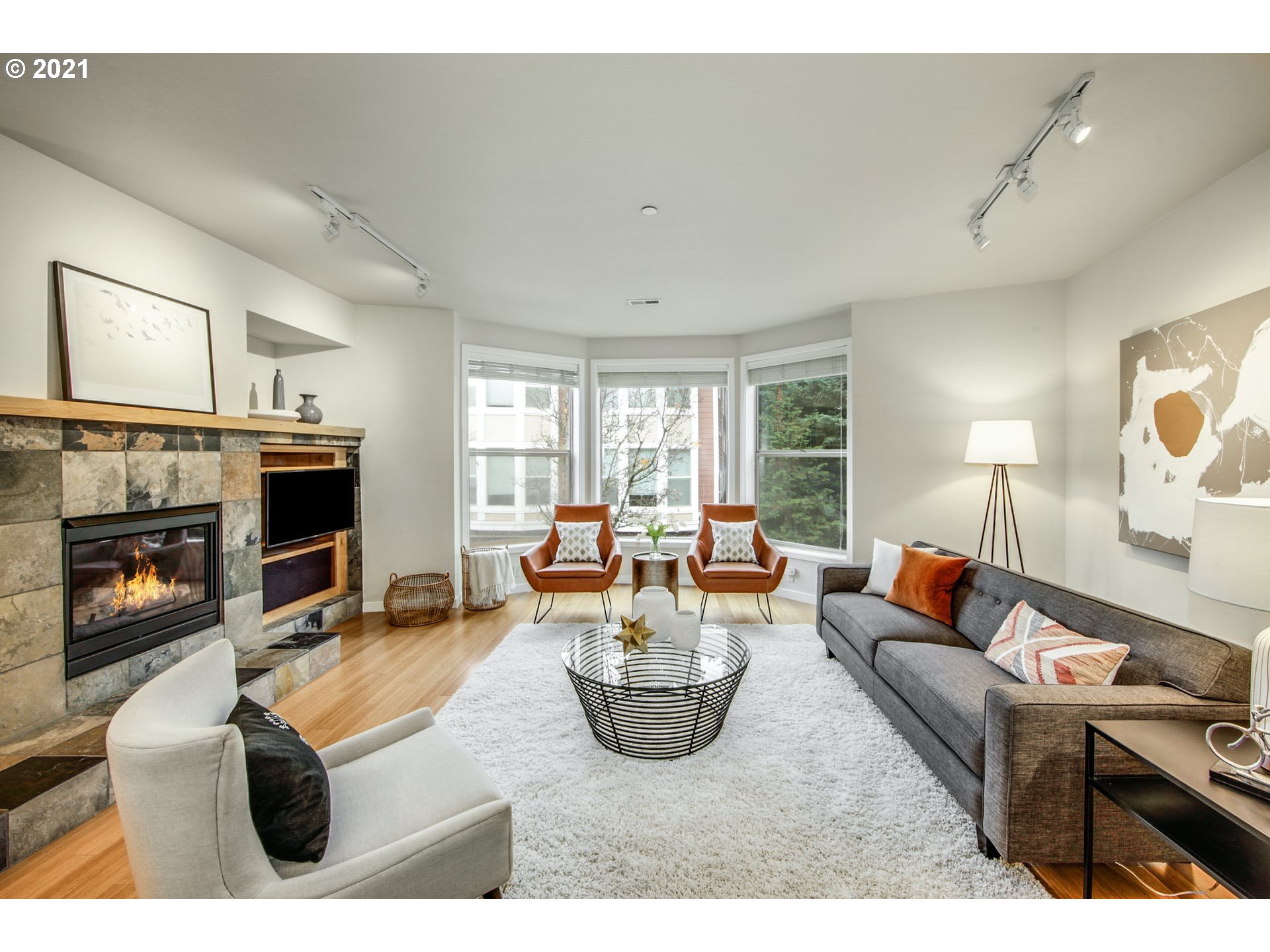 Photo #2: 21139882 Listing 