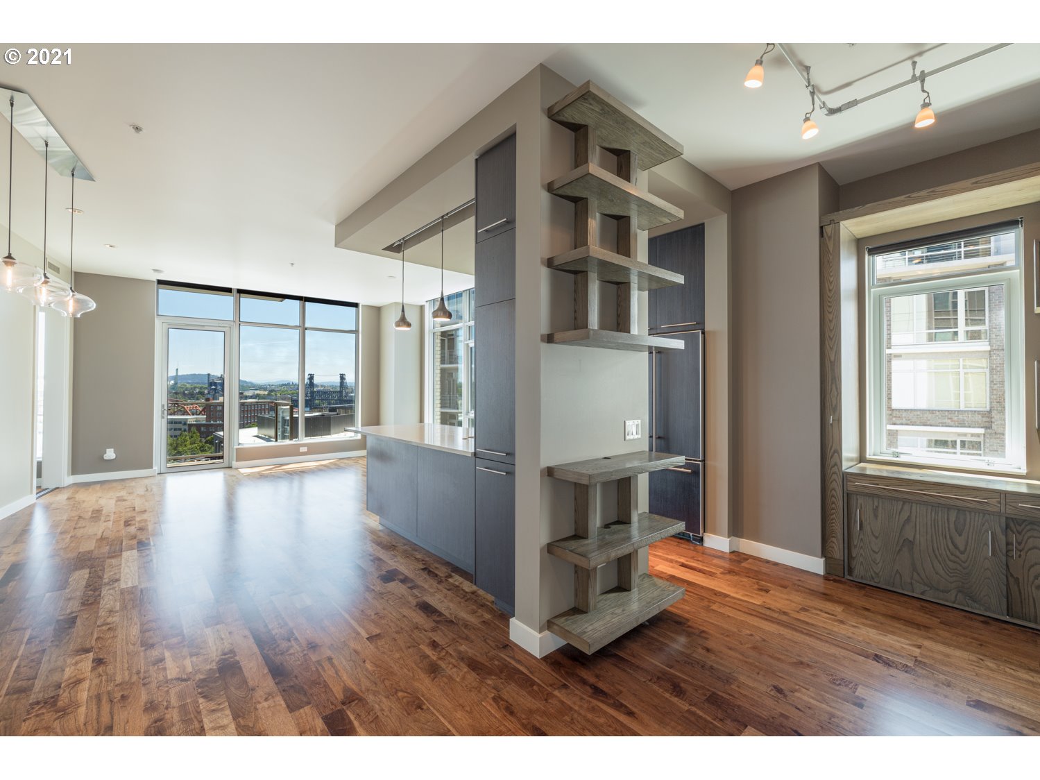 Photo #4: 21140165 Listing 