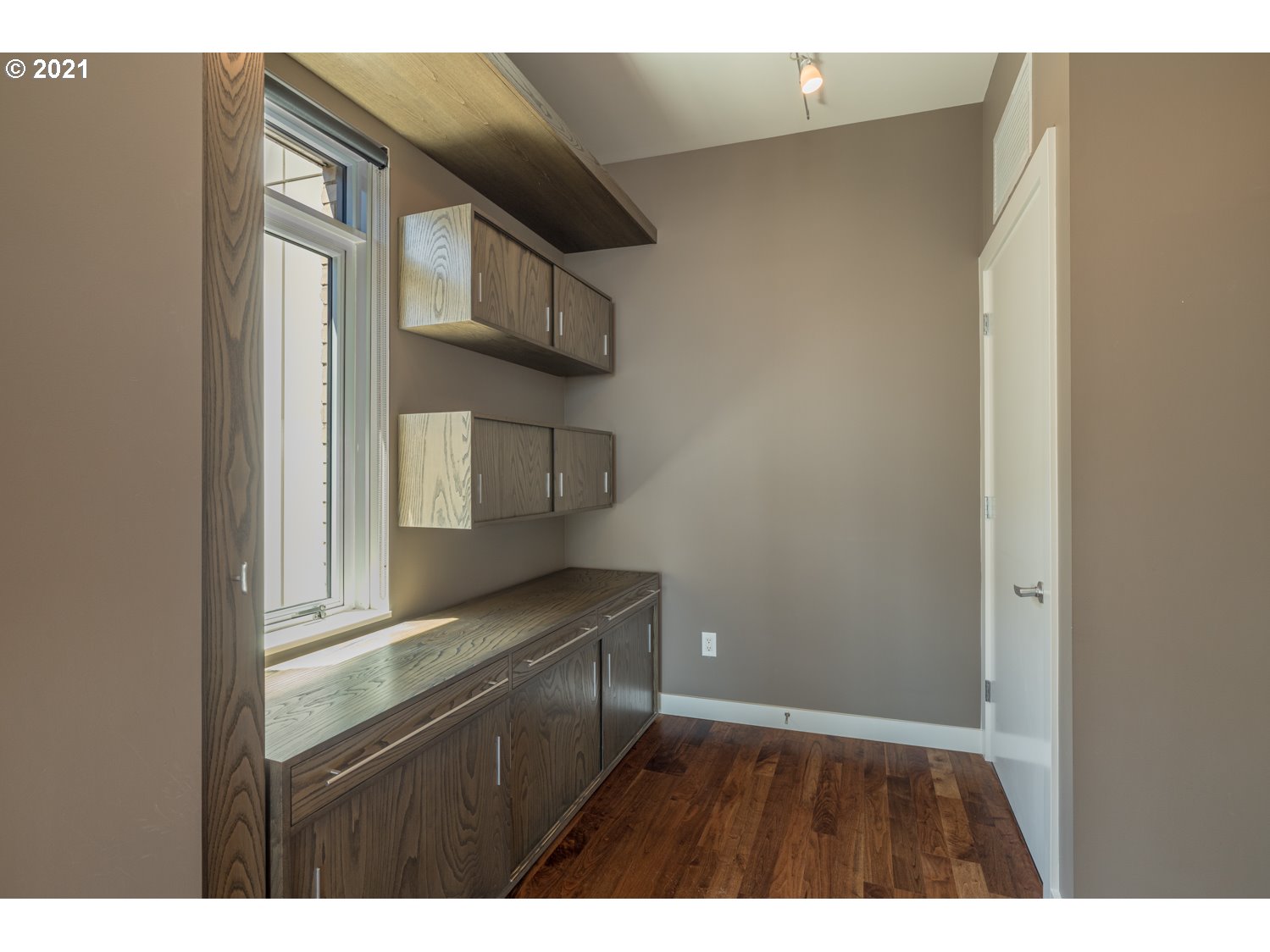 Photo #5: 21140165 Listing 