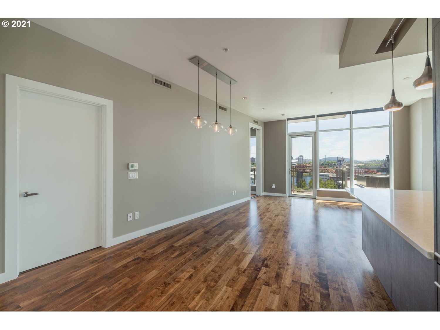 Photo #6: 21140165 Listing 