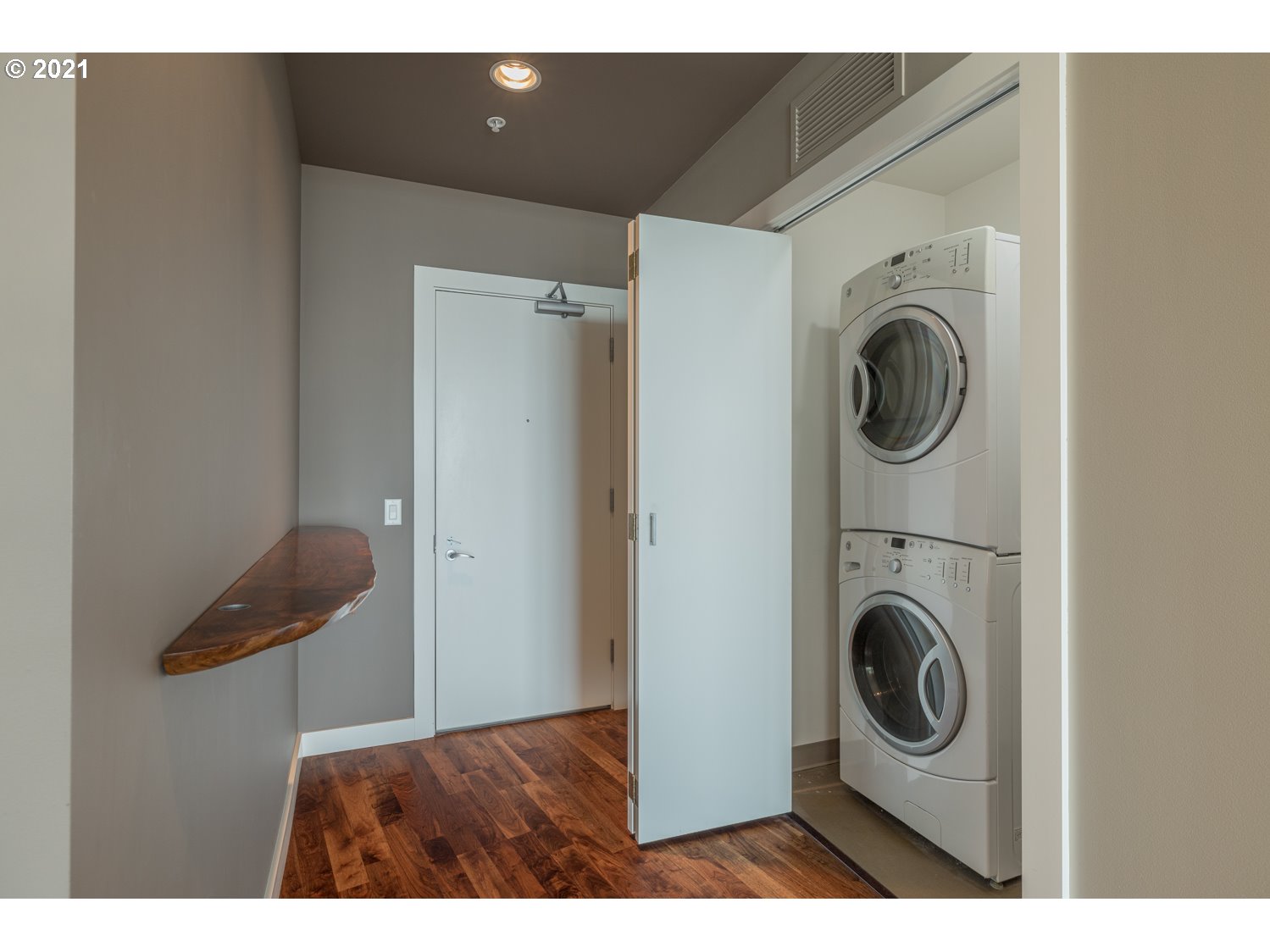Photo #3: 21140165 Listing 