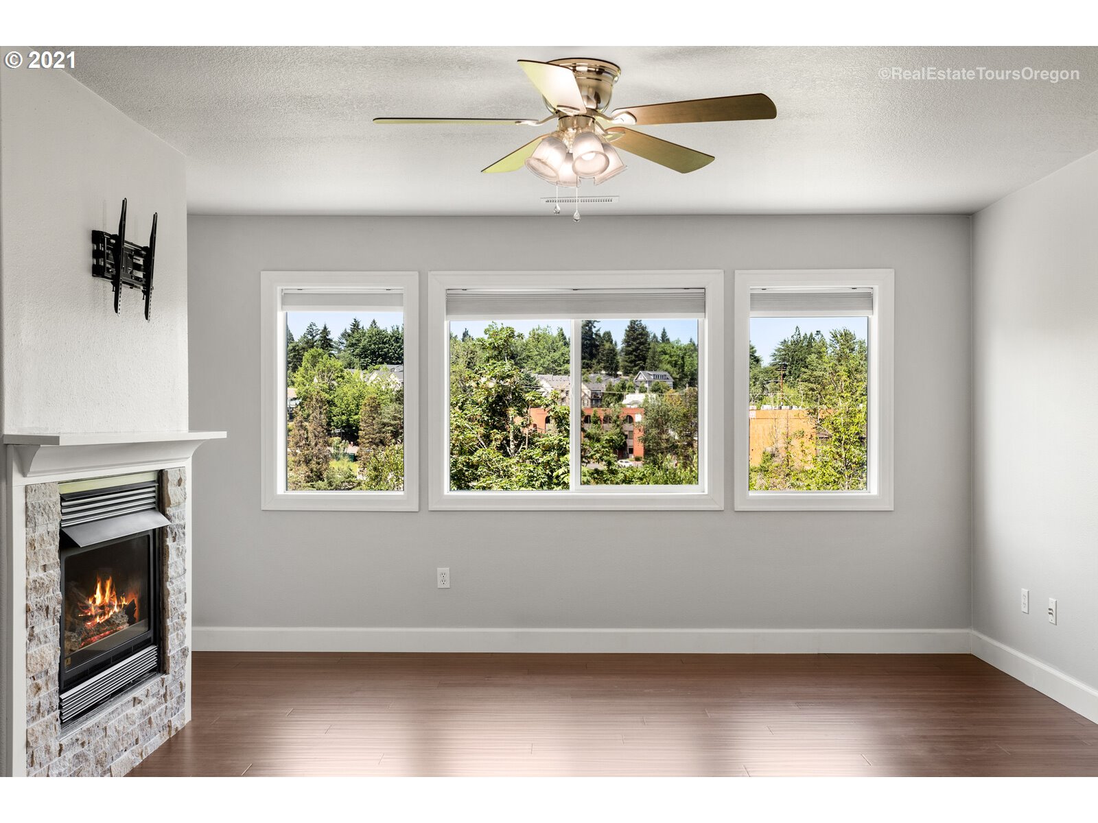 Photo #6: 21142056 Listing 