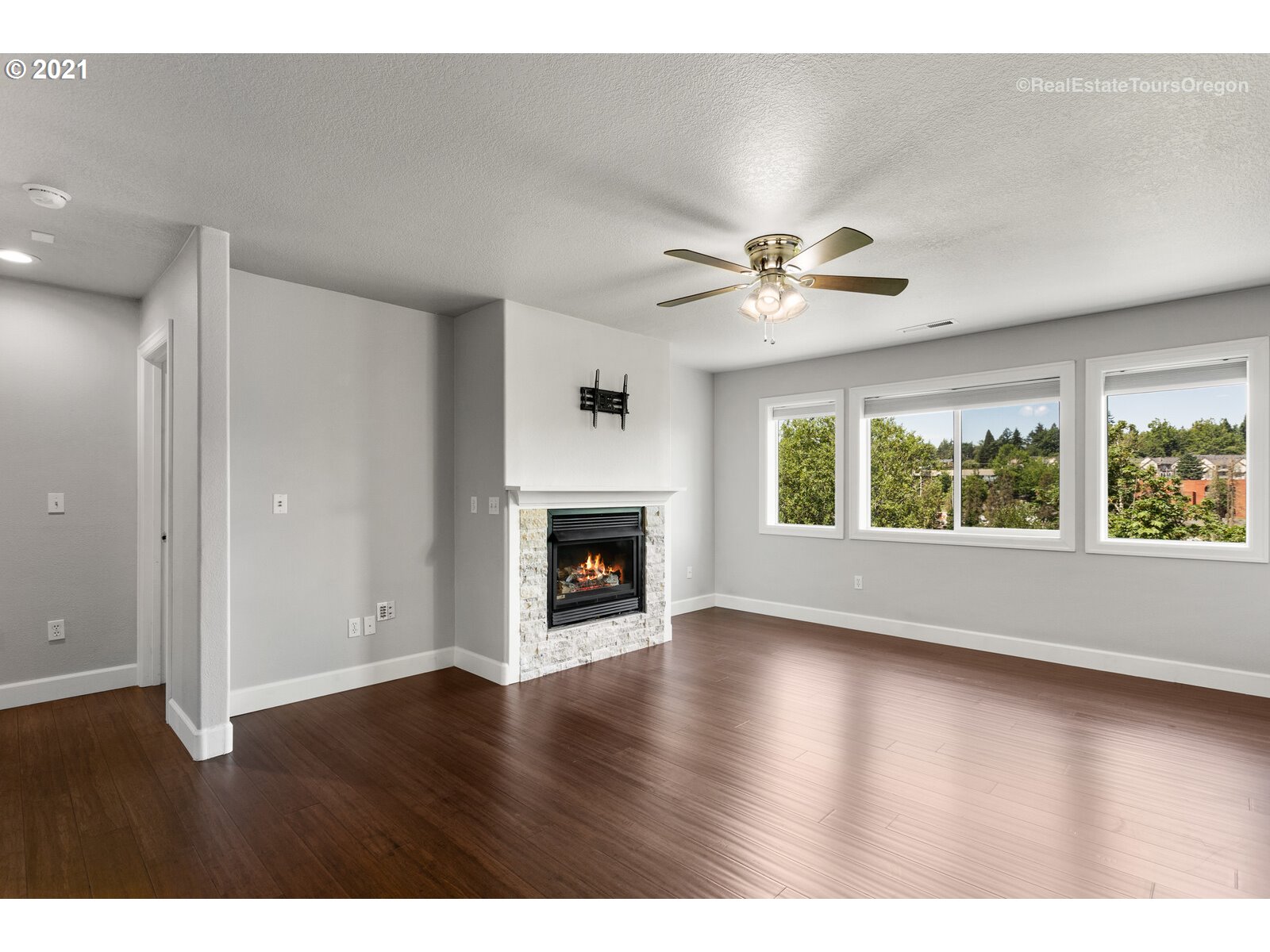 Photo #4: 21142056 Listing 