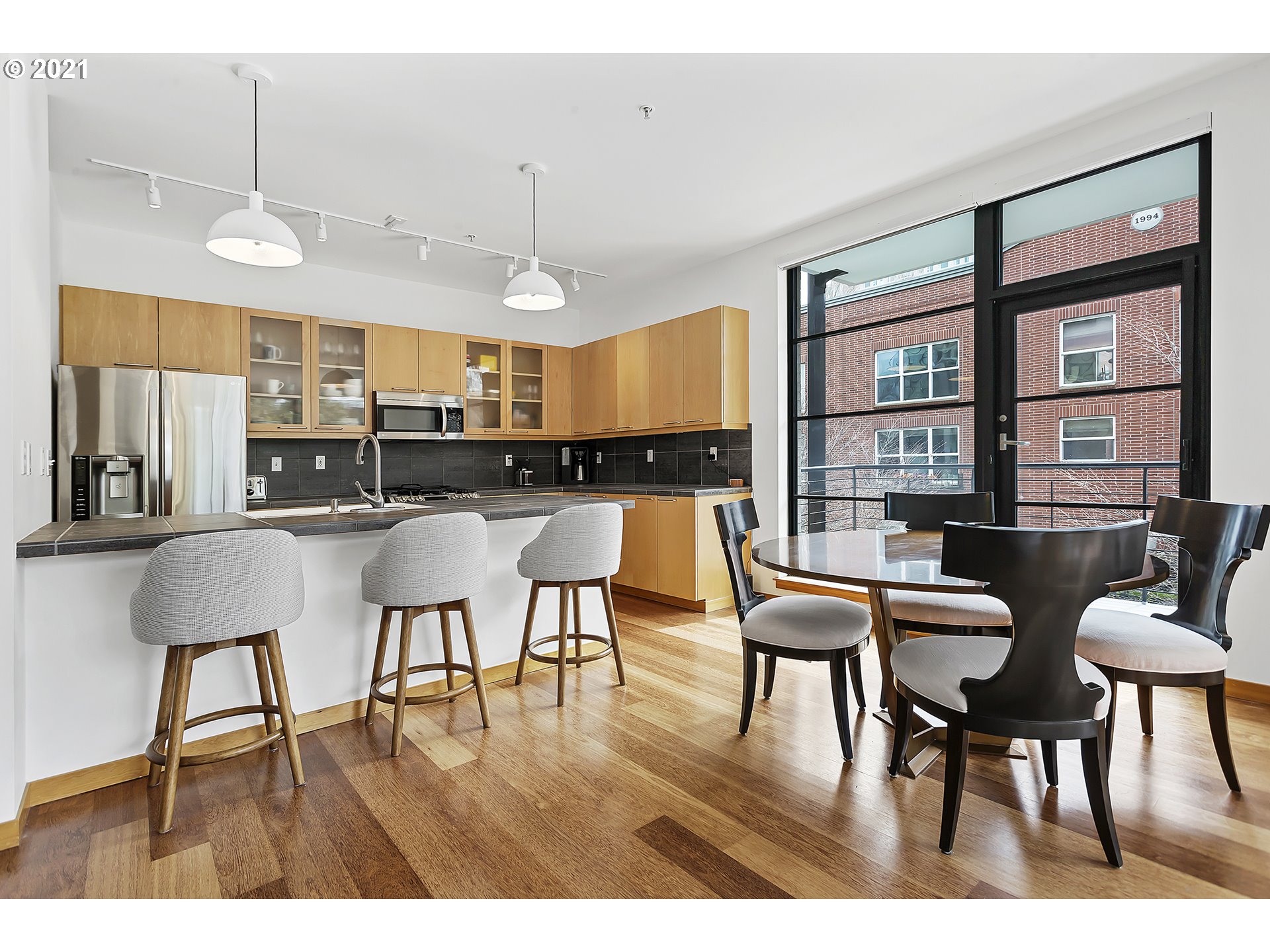 Photo #2: 21142432 Listing 