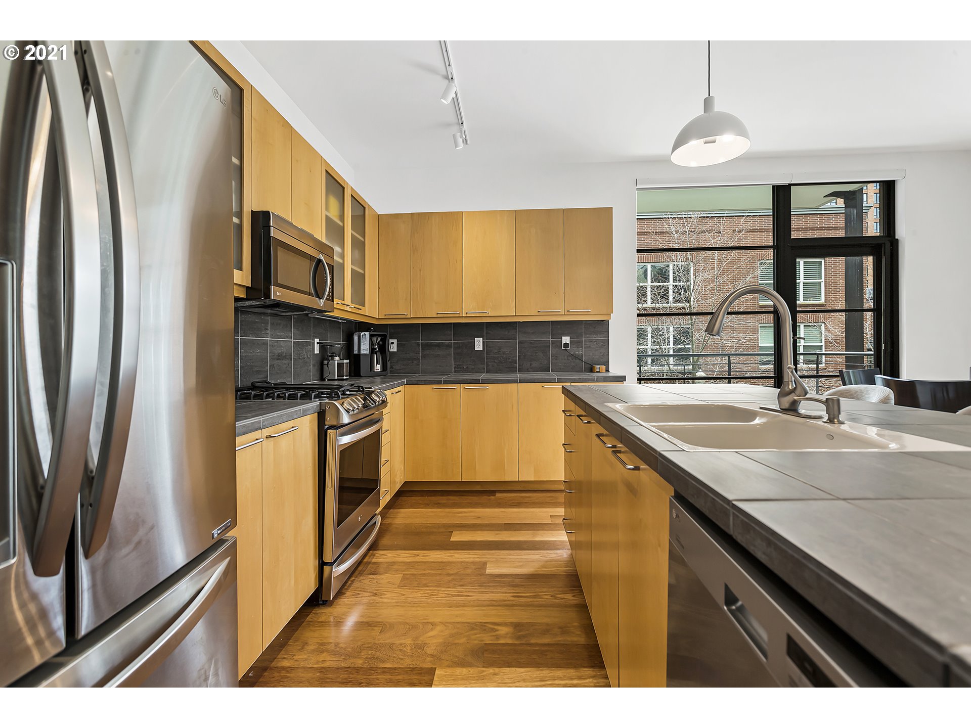 Photo #3: 21142432 Listing 