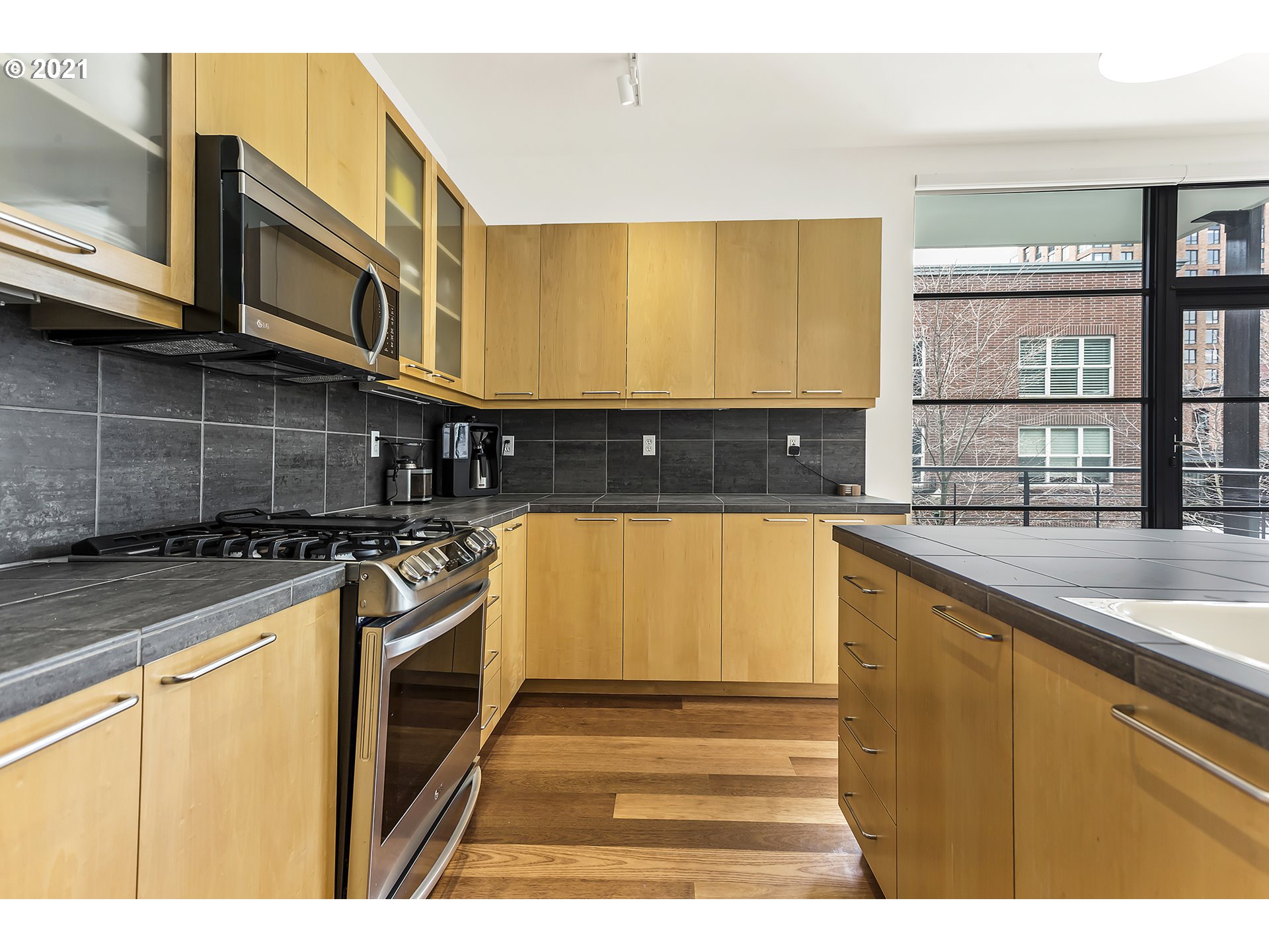Photo #5: 21142432 Listing 