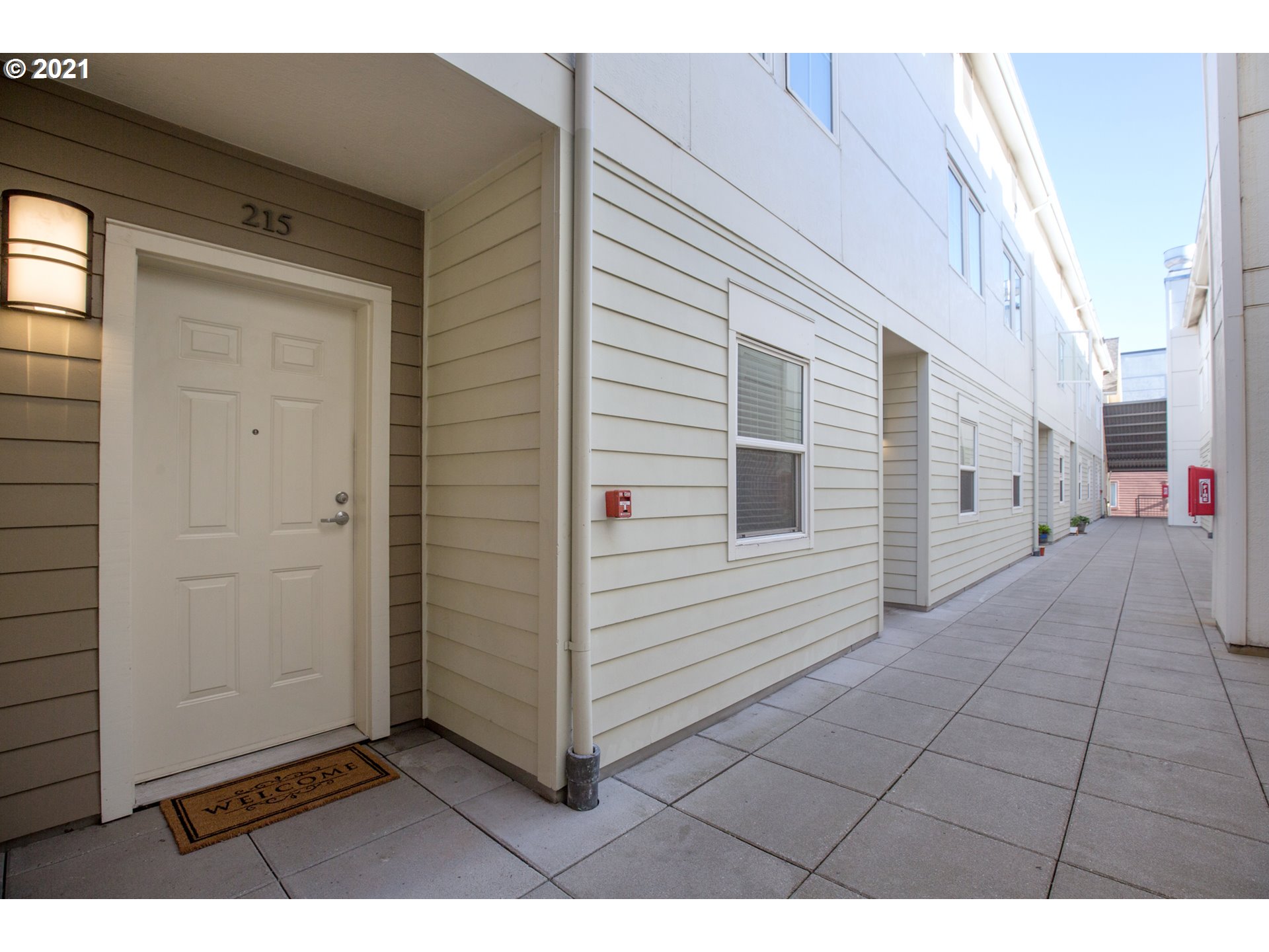 Photo #3: 21142990 Listing 