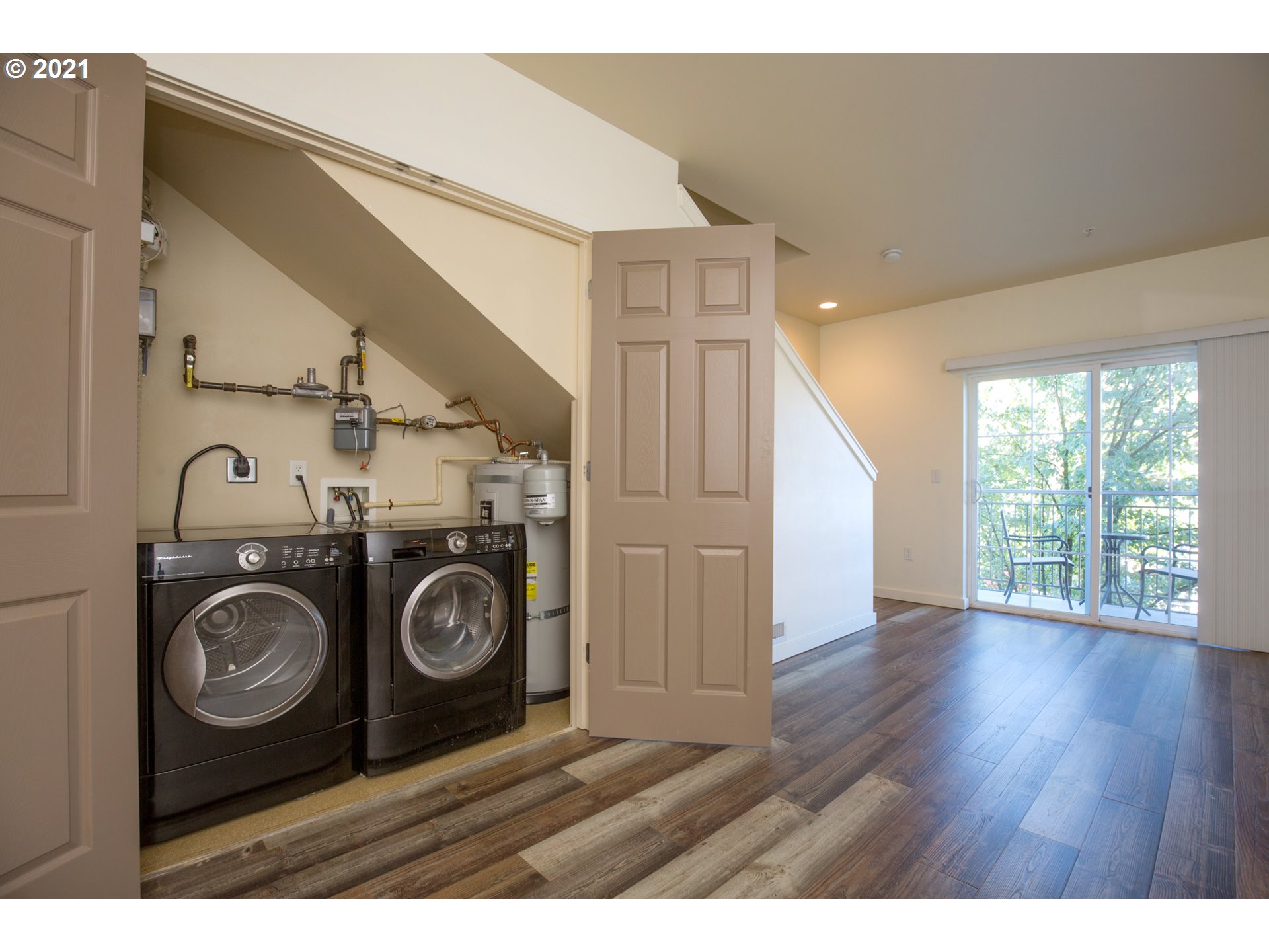 Photo #6: 21142990 Listing 