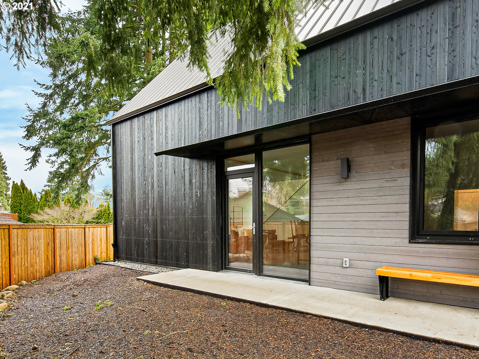 Photo #5: 21143928 Listing 